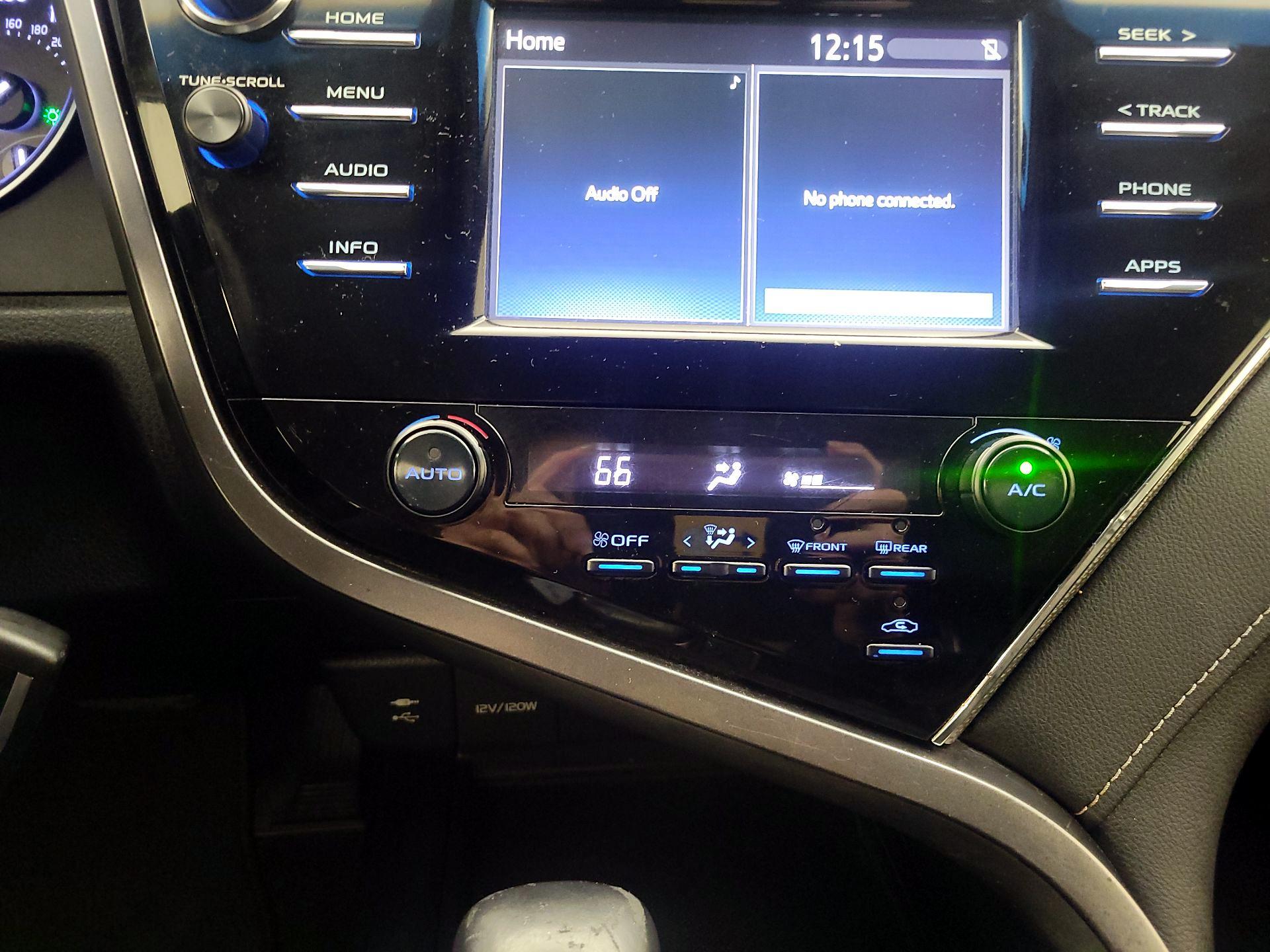 Thumbnail: 2018 Toyota Camry - 16