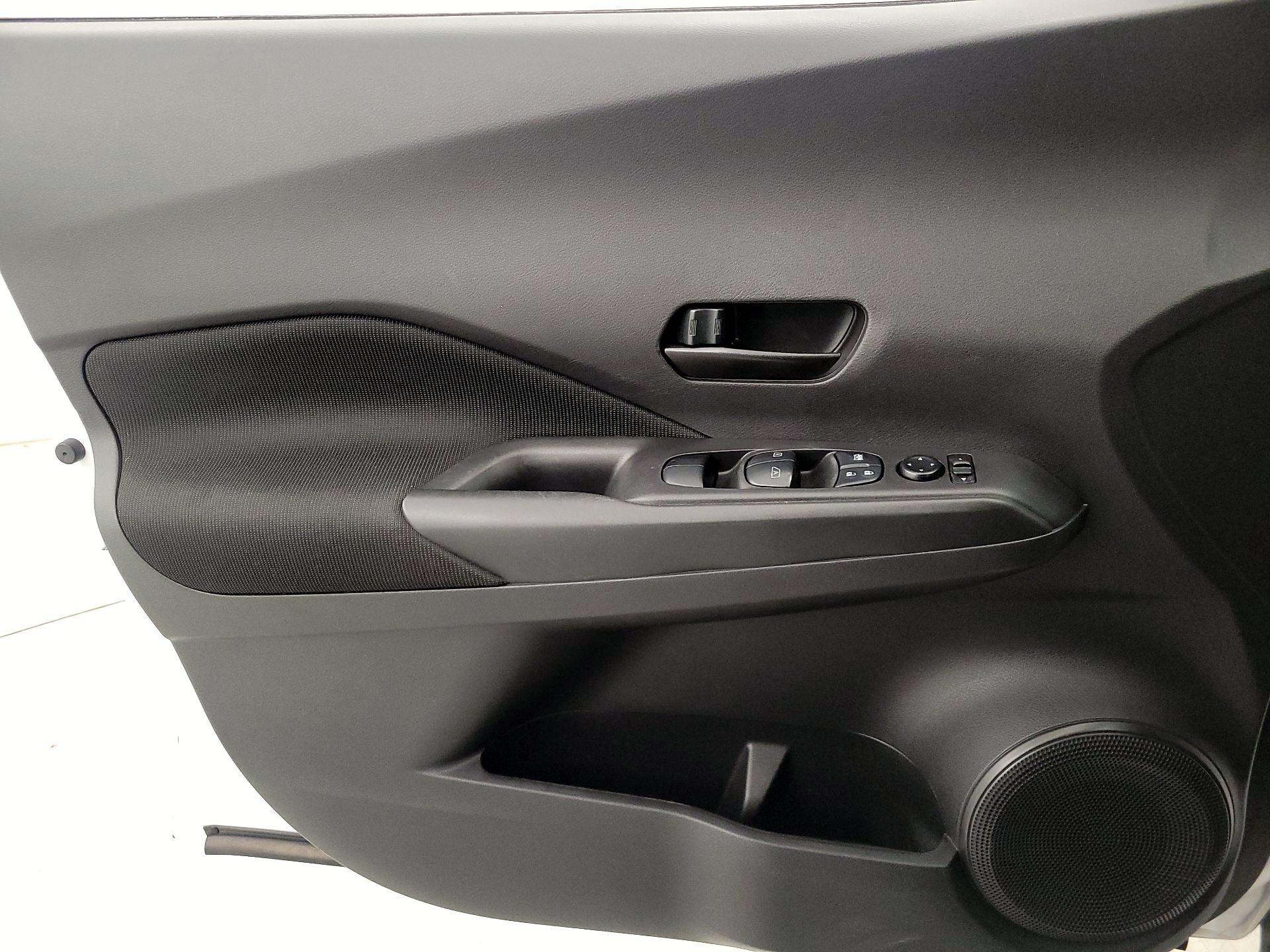 Thumbnail: 2021 Nissan Kicks - 12