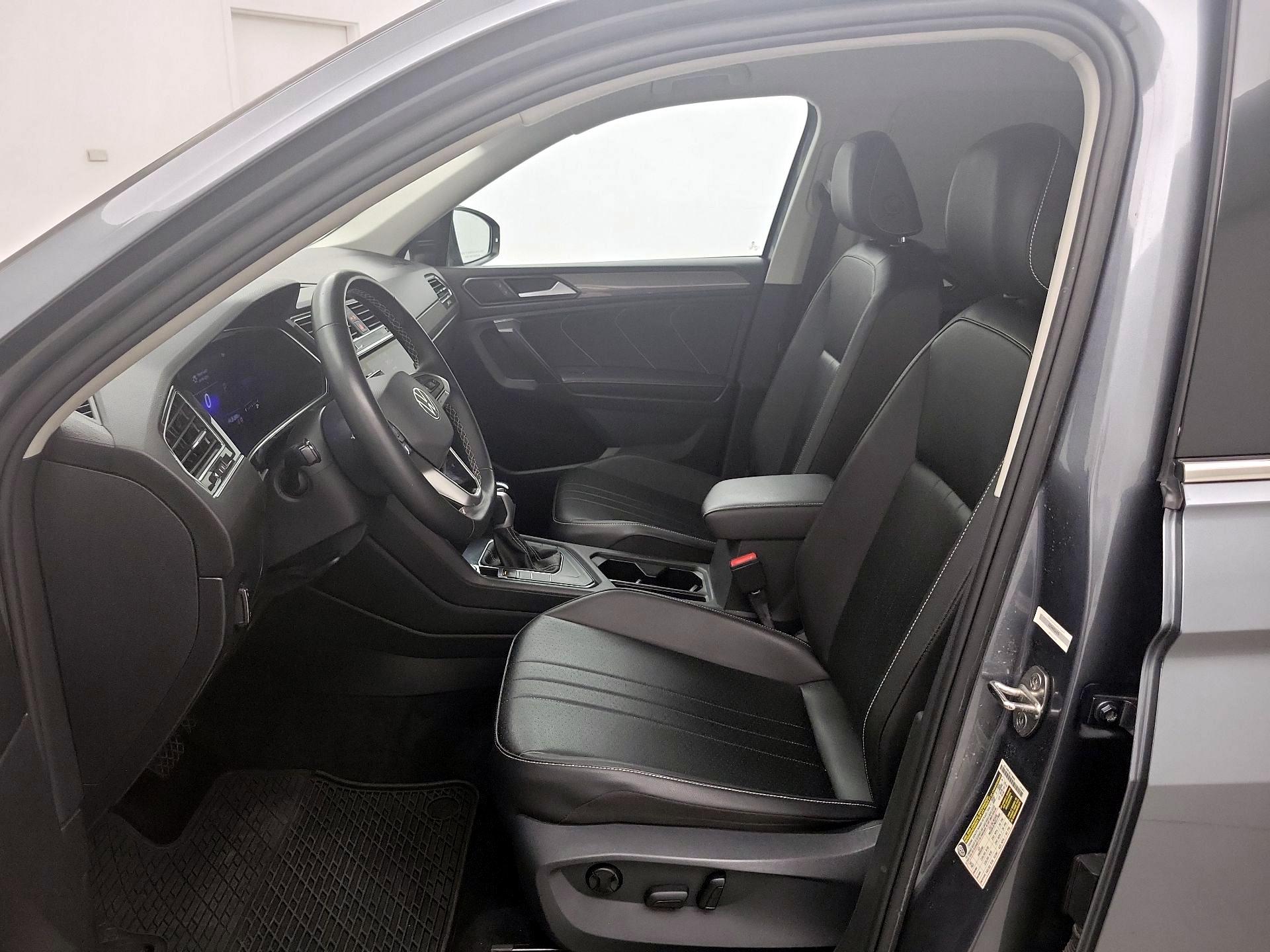 Thumbnail: 2022 Volkswagen Tiguan - 11