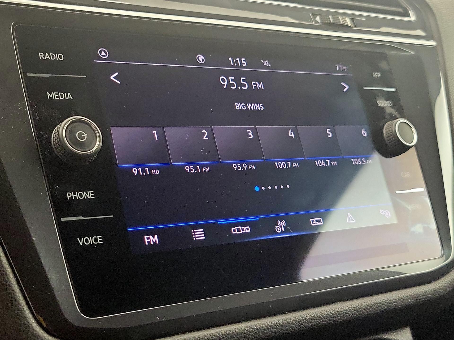 Thumbnail: 2022 Volkswagen Tiguan - 15