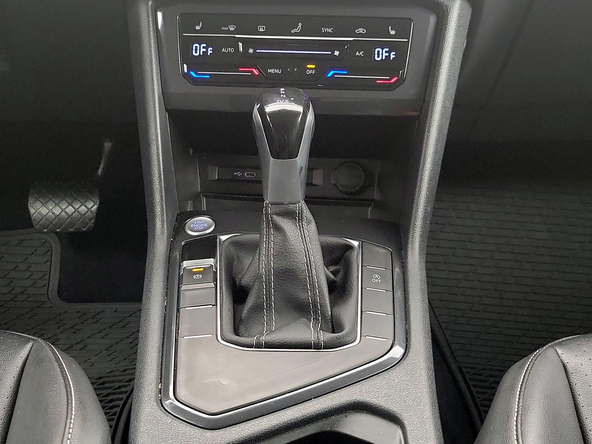 Thumbnail: 2022 Volkswagen Tiguan - 17