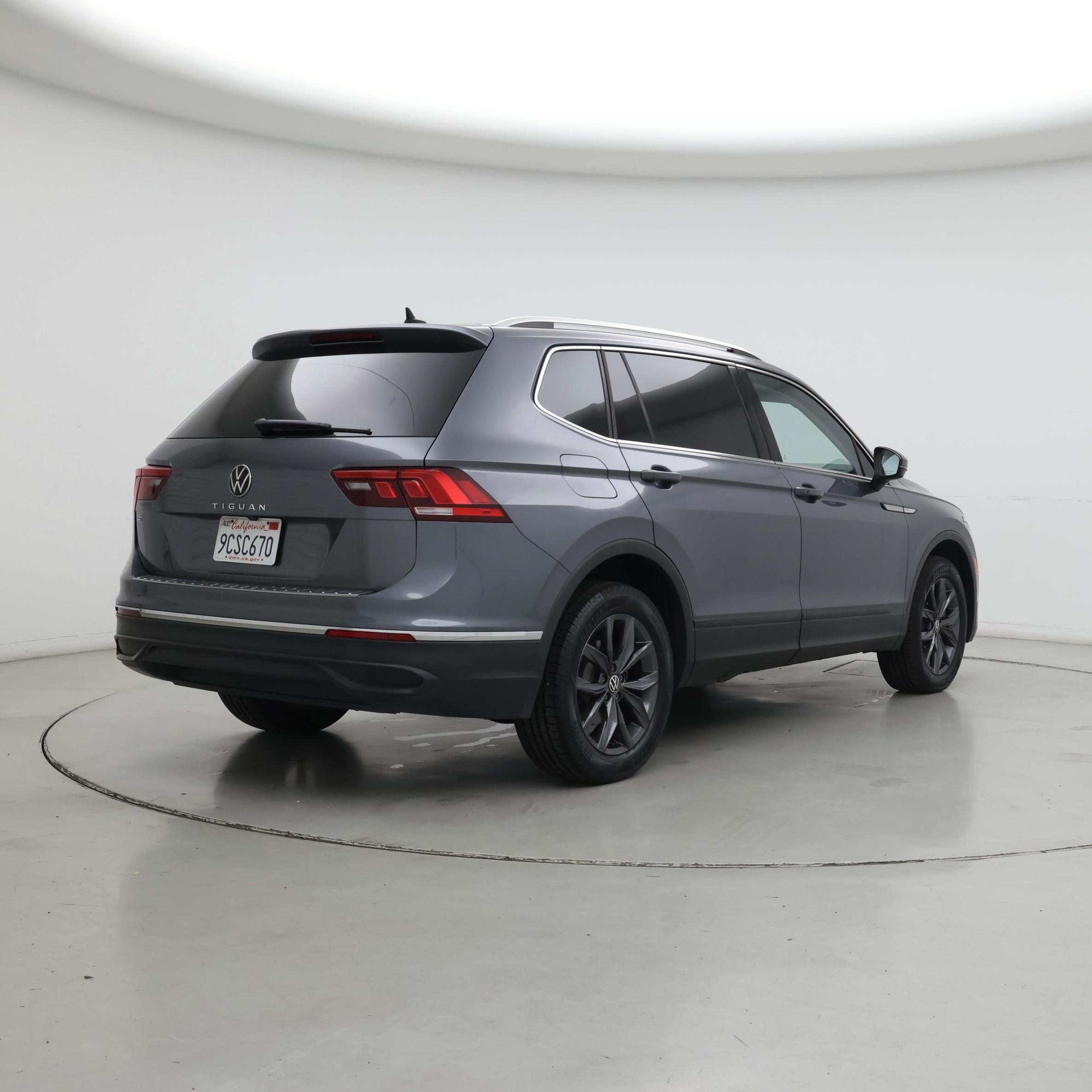 Thumbnail: 2022 Volkswagen Tiguan - 8