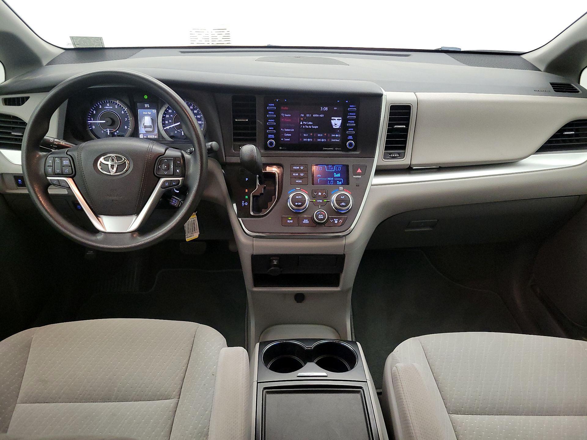 Thumbnail: 2018 Toyota Sienna - 9