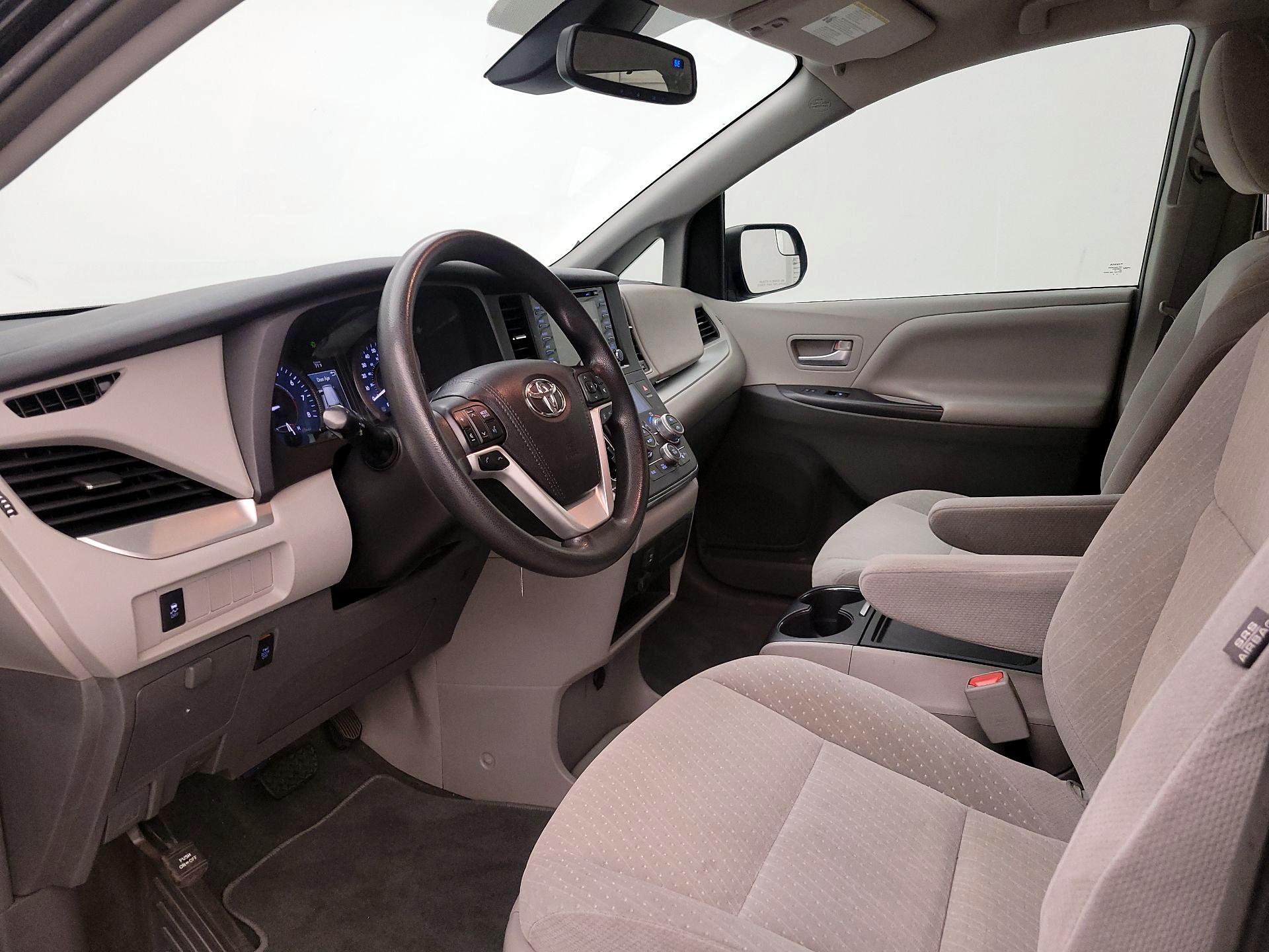 Thumbnail: 2018 Toyota Sienna - 11