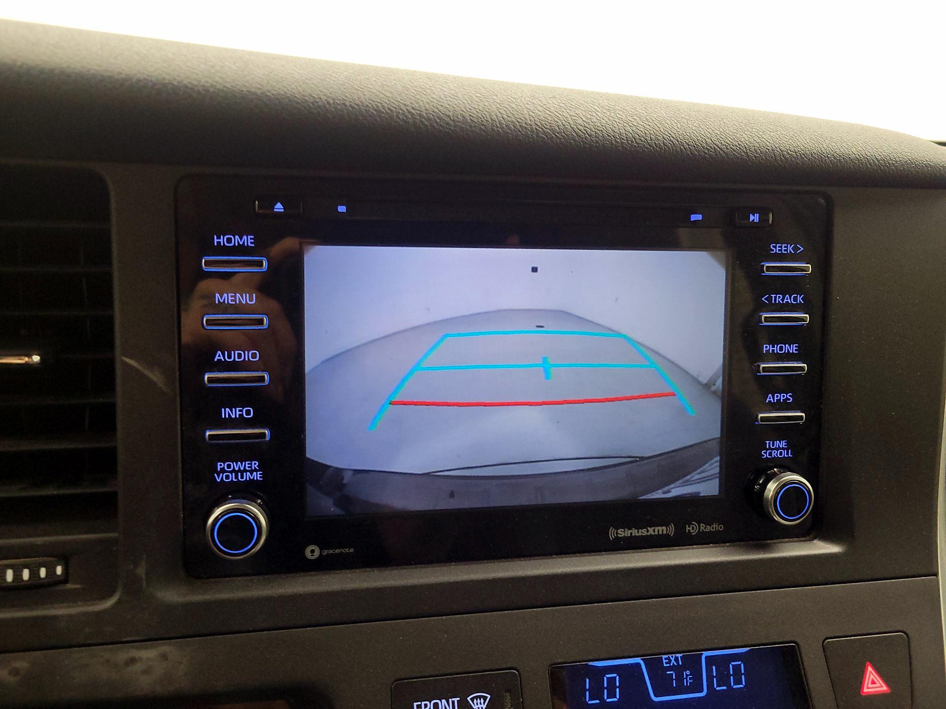Thumbnail: 2018 Toyota Sienna - 14