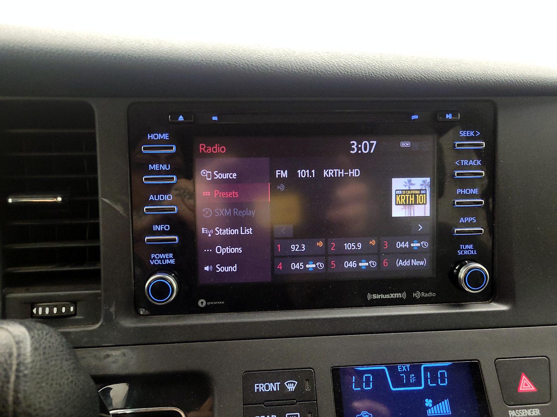Thumbnail: 2018 Toyota Sienna - 15