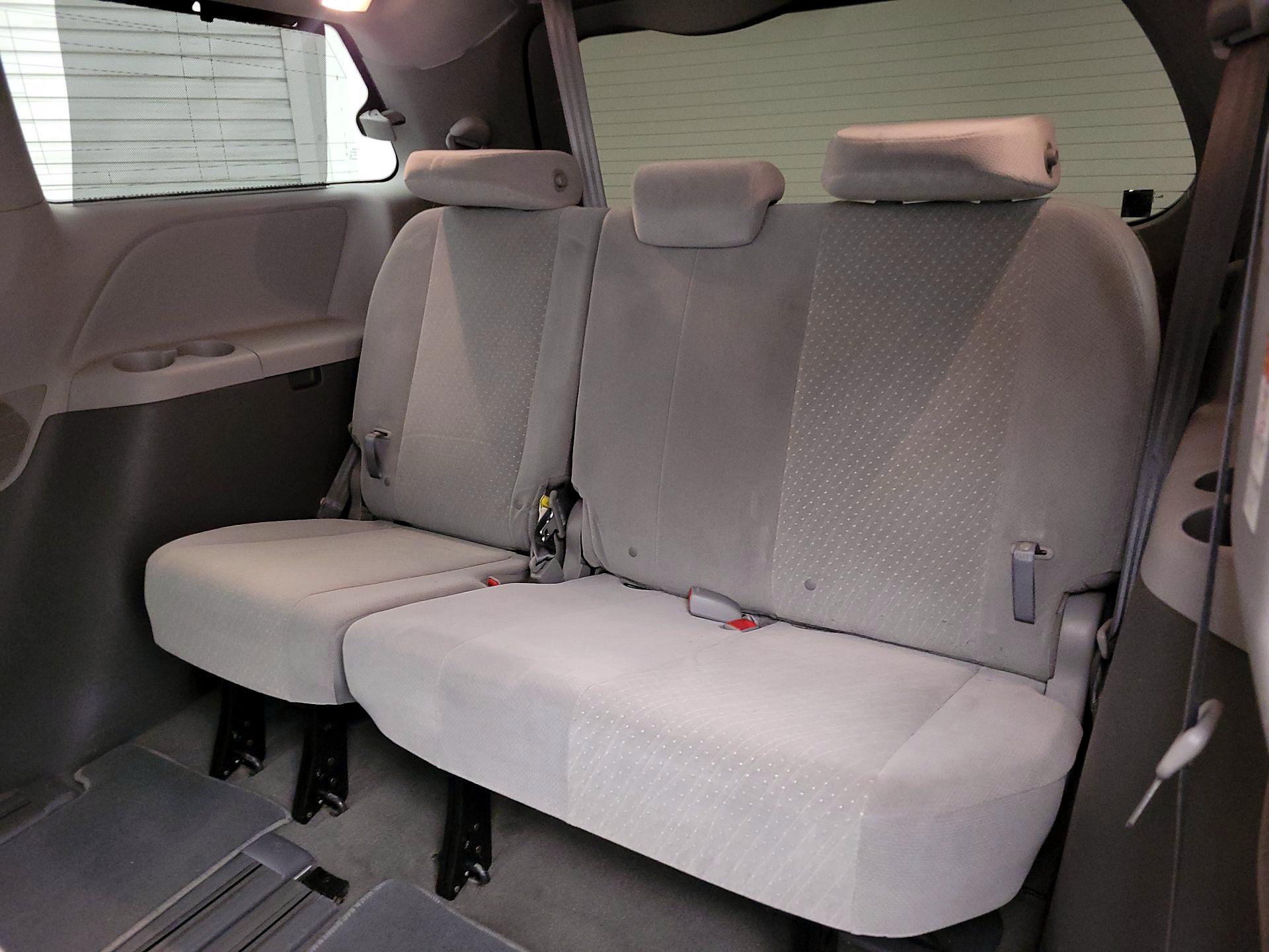 Thumbnail: 2018 Toyota Sienna - 20