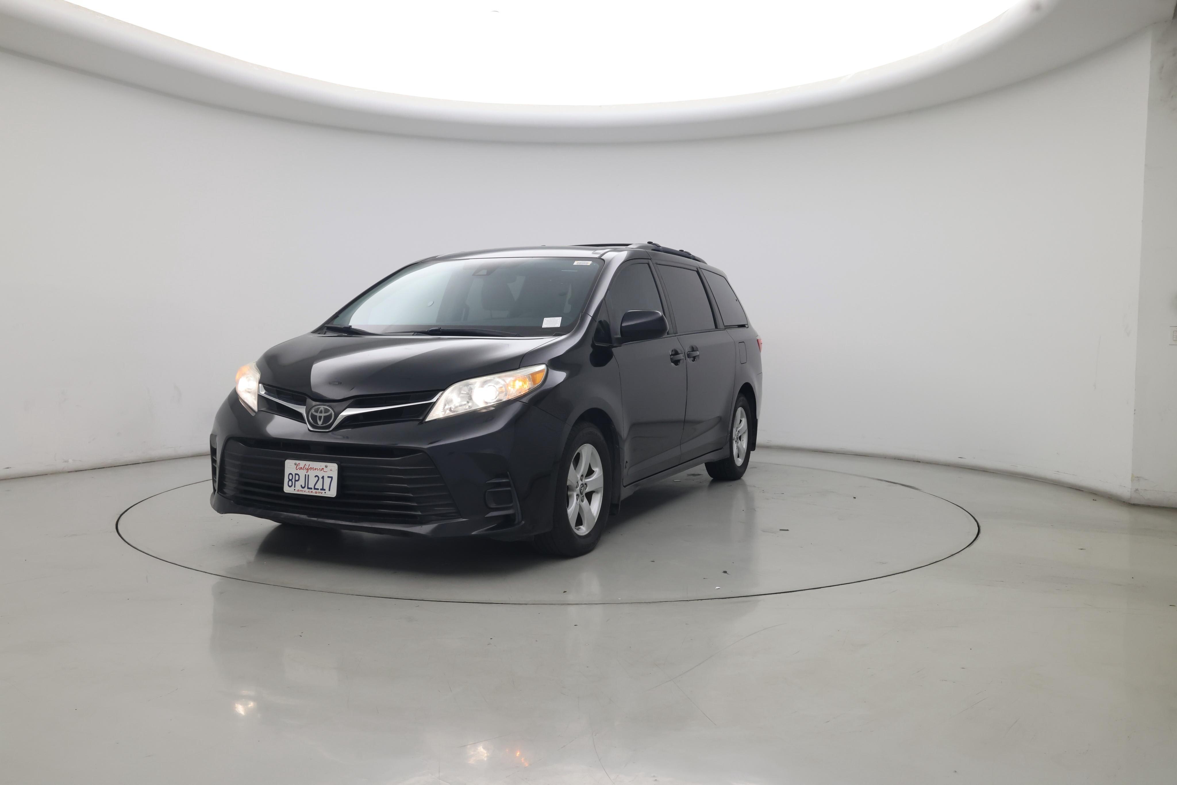 Thumbnail: 2018 Toyota Sienna - 4