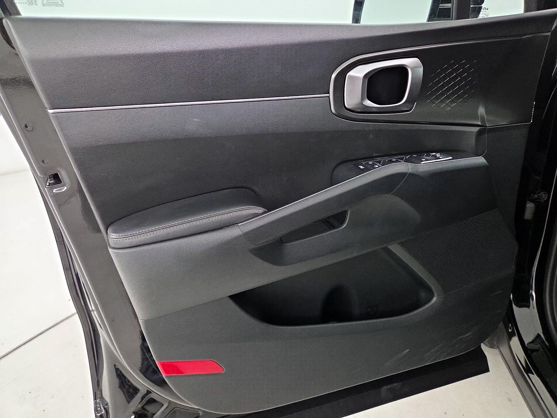 Thumbnail: 2023 Kia Sorento - 12