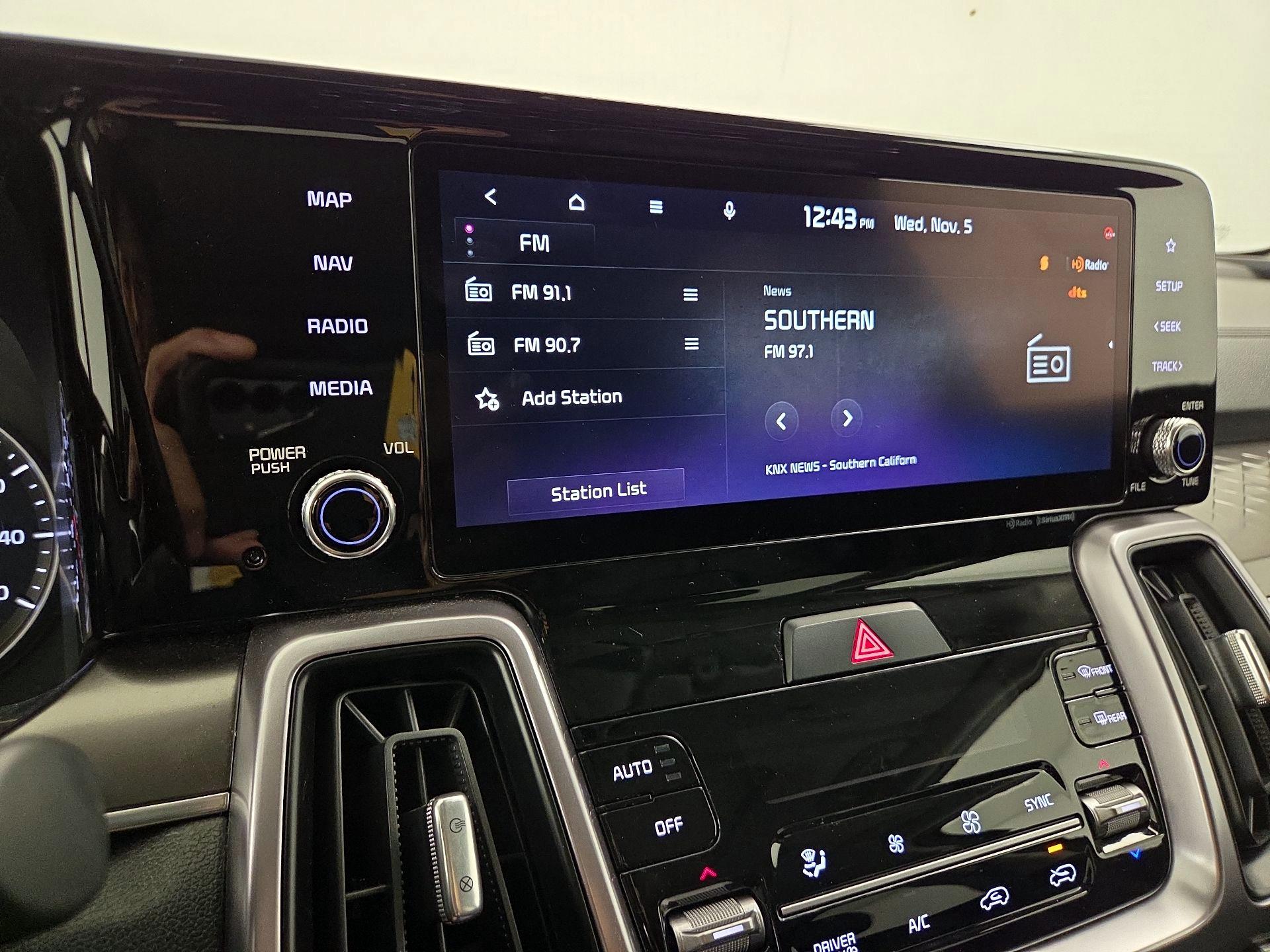 Thumbnail: 2023 Kia Sorento - 16