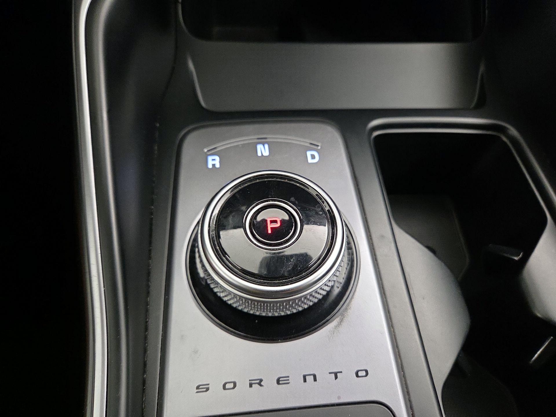 Thumbnail: 2023 Kia Sorento - 18