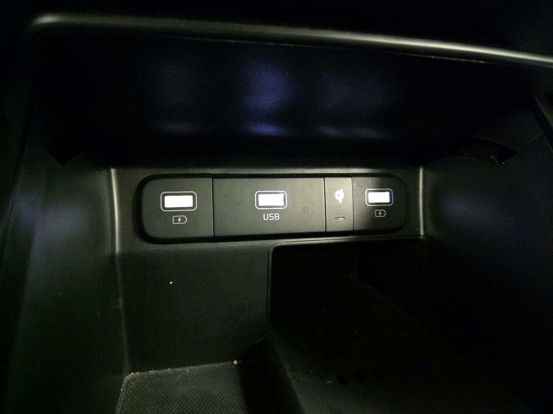 Thumbnail: 2023 Kia Sorento - 19