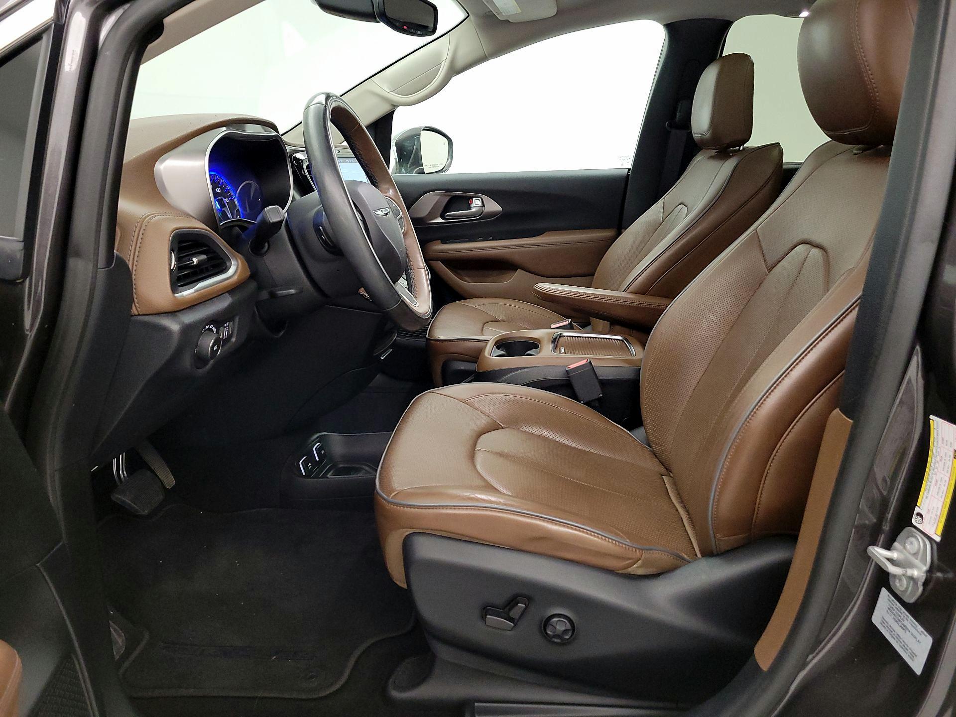 Thumbnail: 2017 Chrysler Pacifica - 11