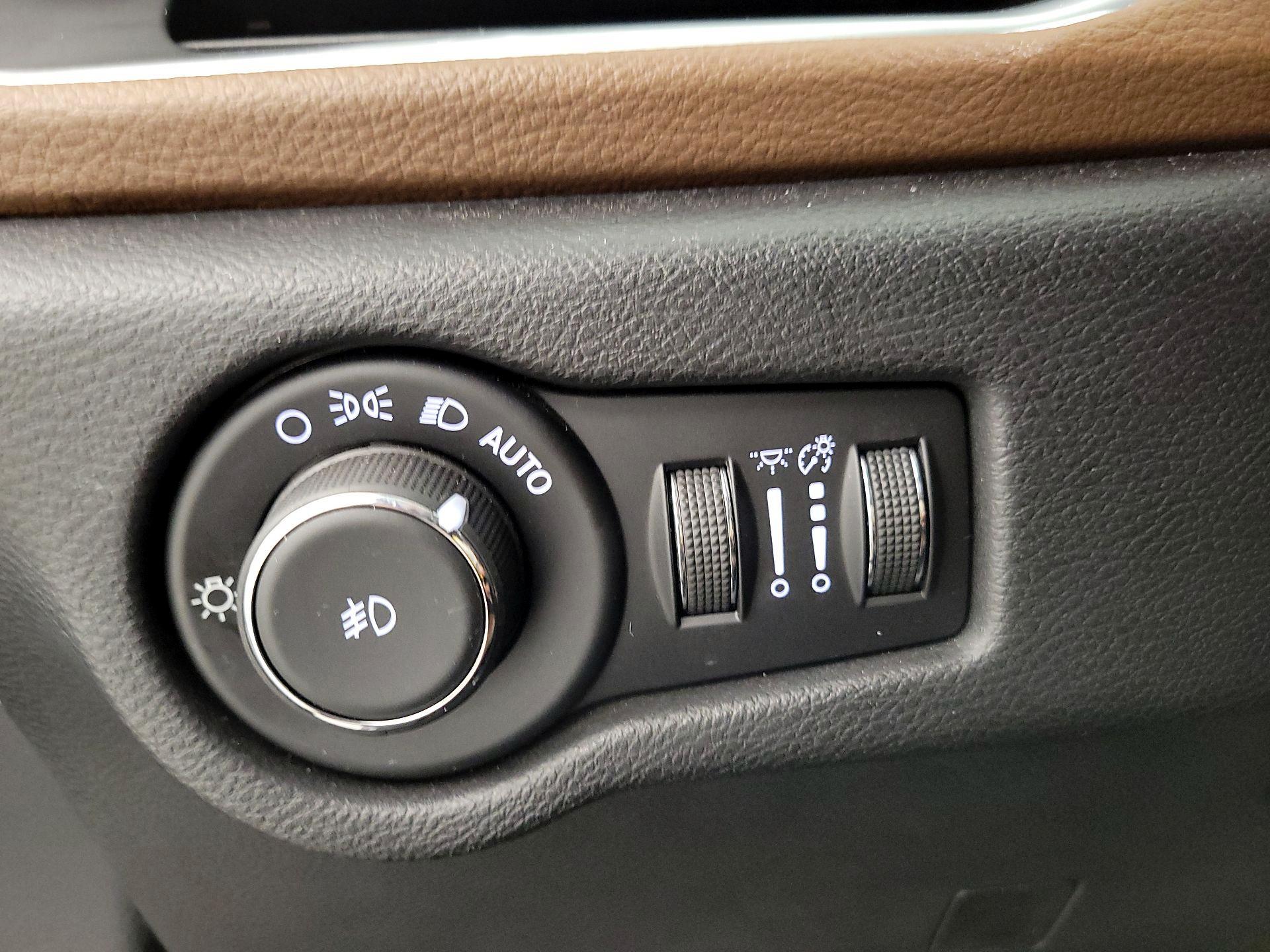 Thumbnail: 2017 Chrysler Pacifica - 13