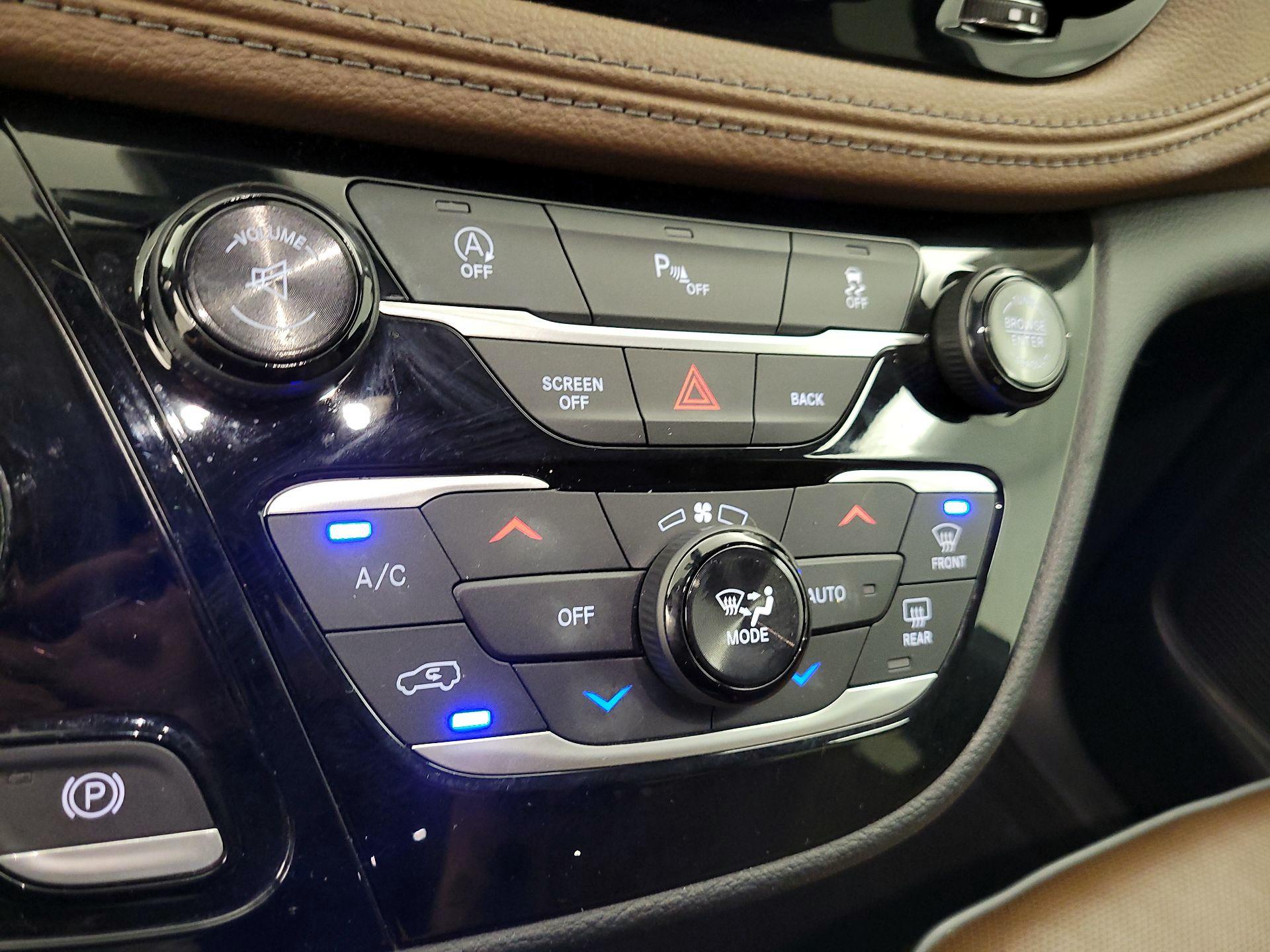 Thumbnail: 2017 Chrysler Pacifica - 17