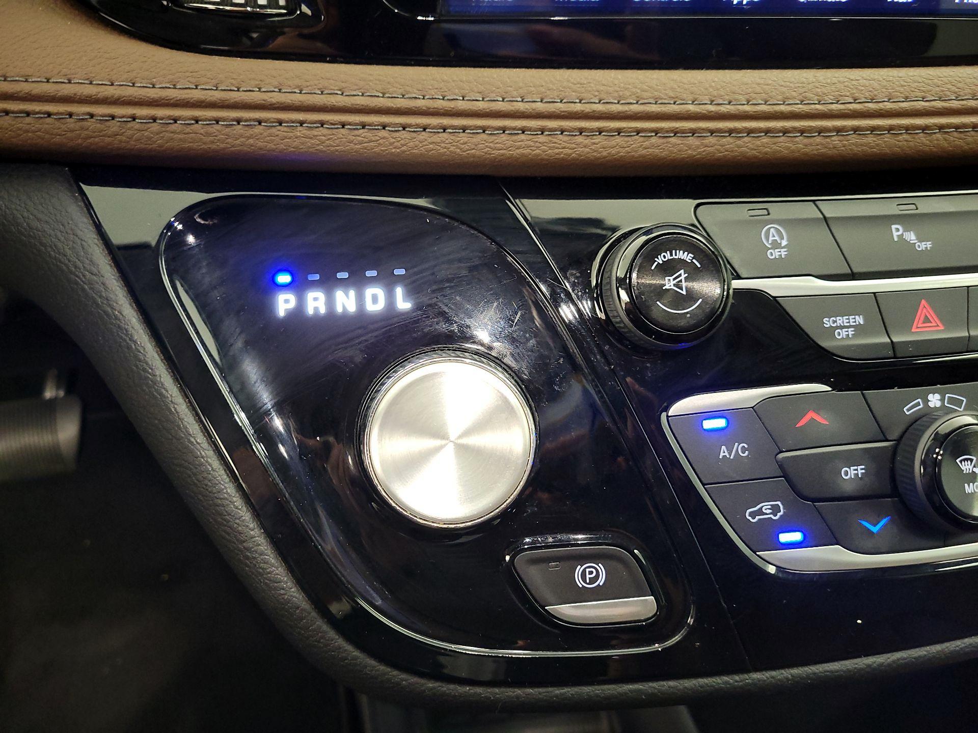 Thumbnail: 2017 Chrysler Pacifica - 18