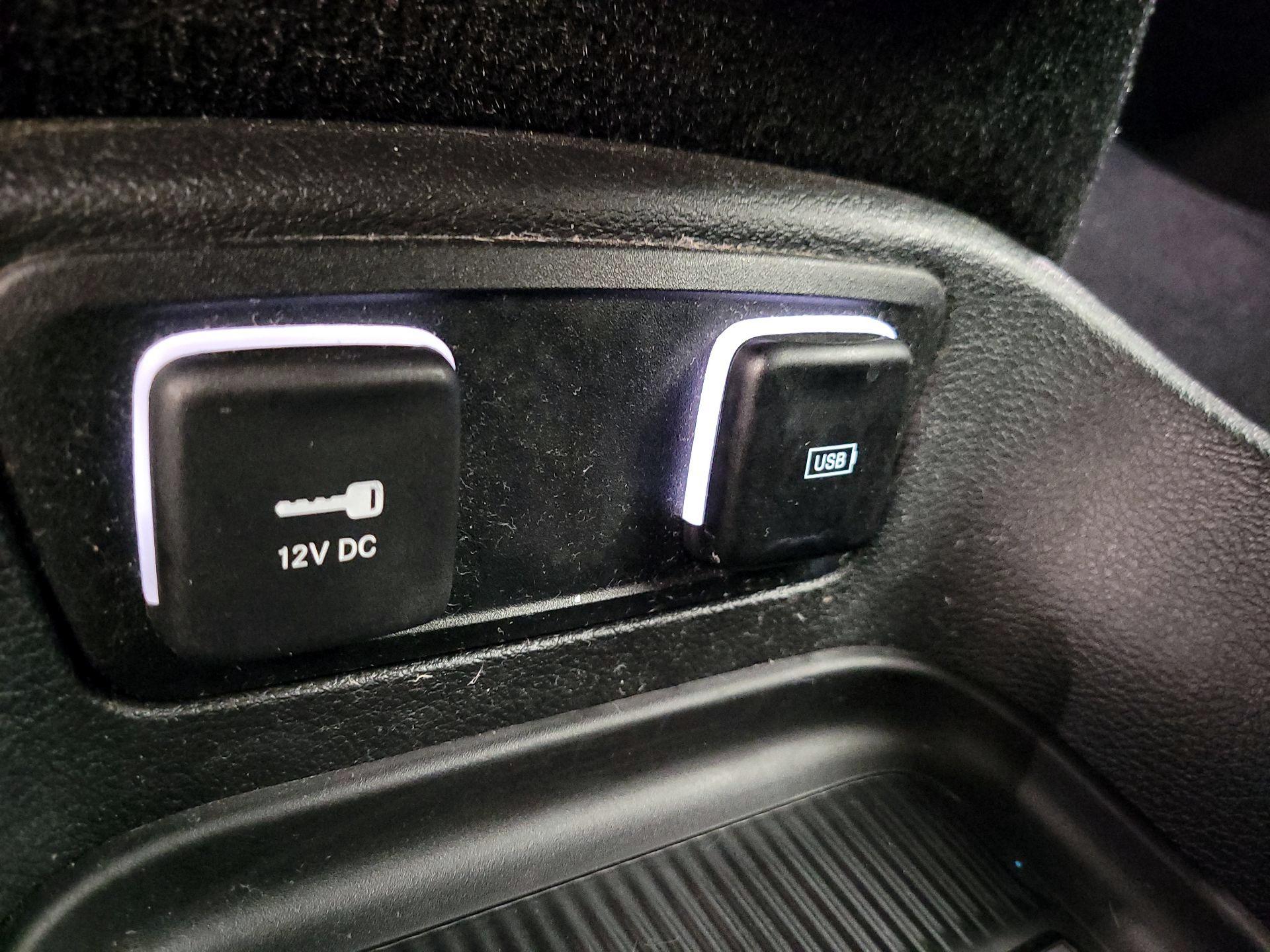 Thumbnail: 2017 Chrysler Pacifica - 19