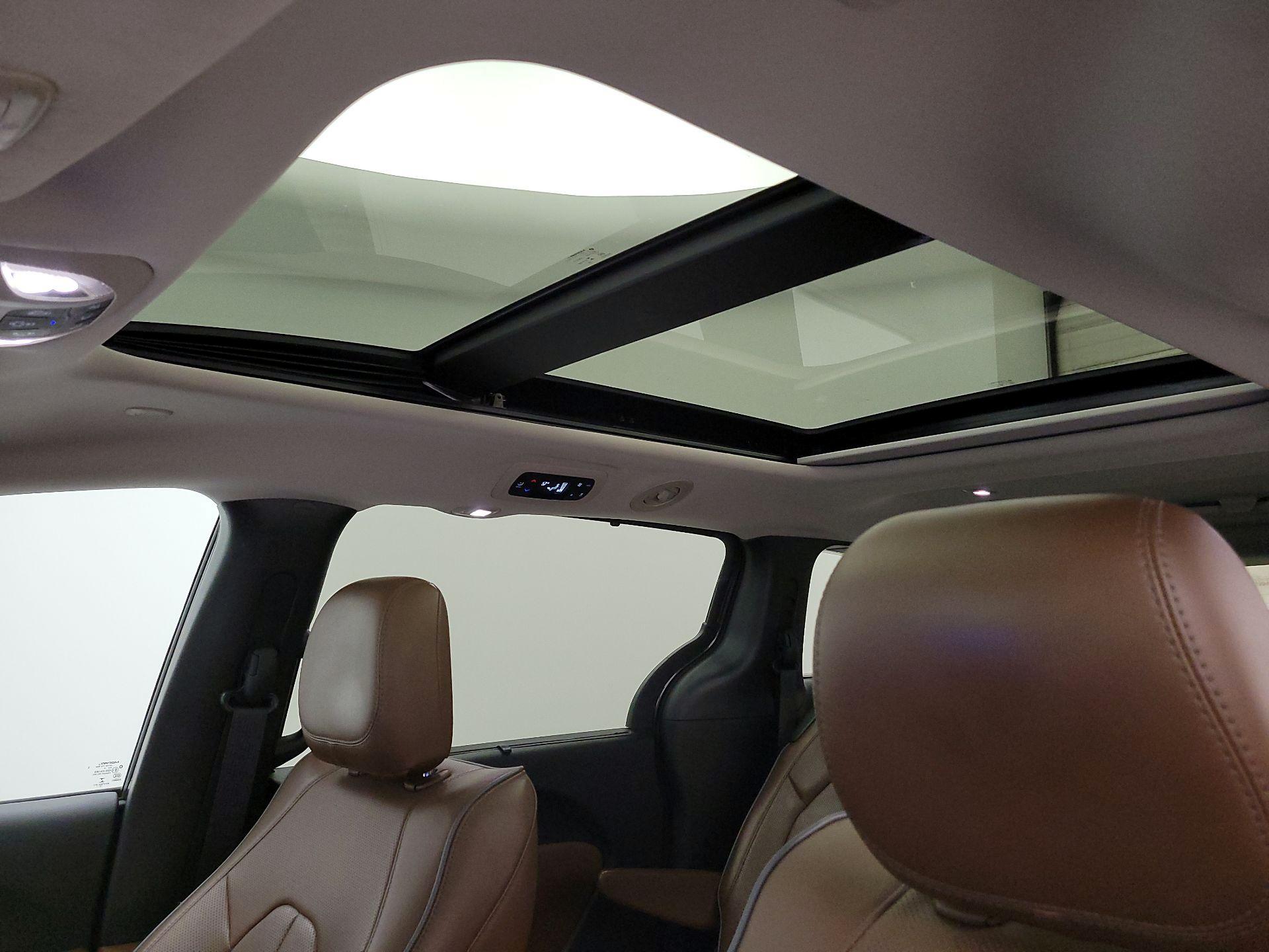 Thumbnail: 2017 Chrysler Pacifica - 20