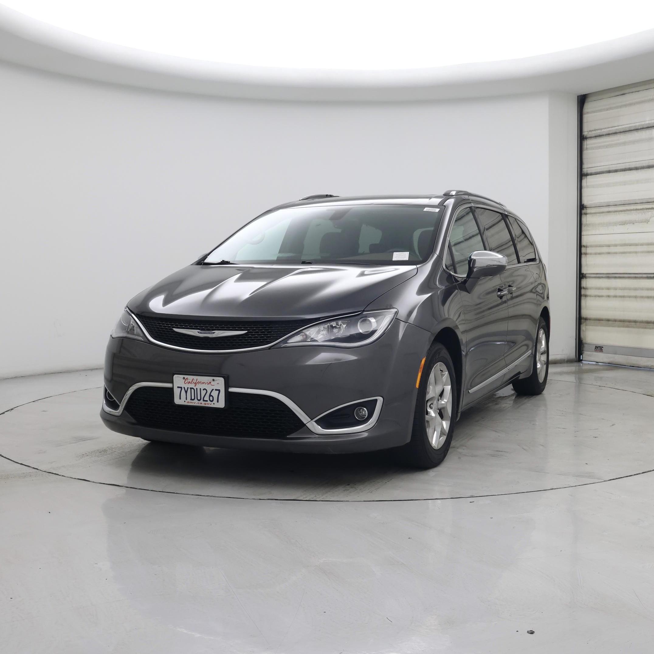 Thumbnail: 2017 Chrysler Pacifica - 4