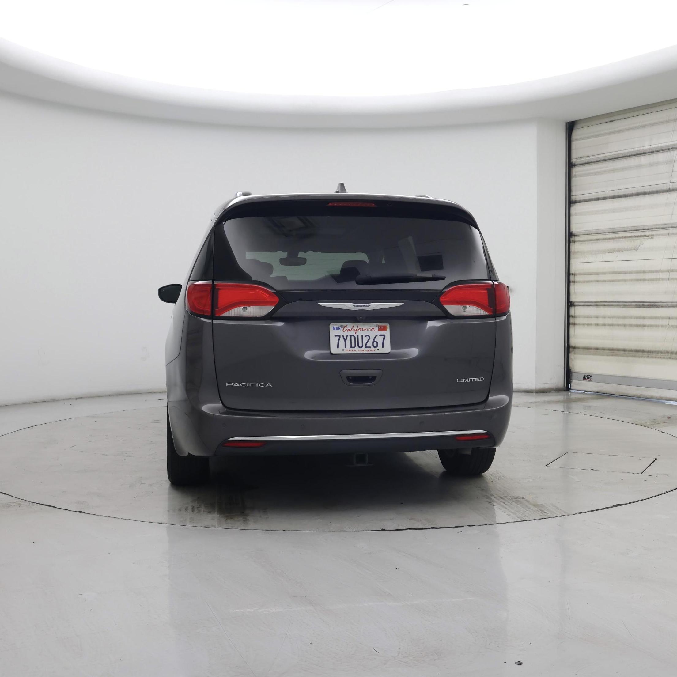 Thumbnail: 2017 Chrysler Pacifica - 6