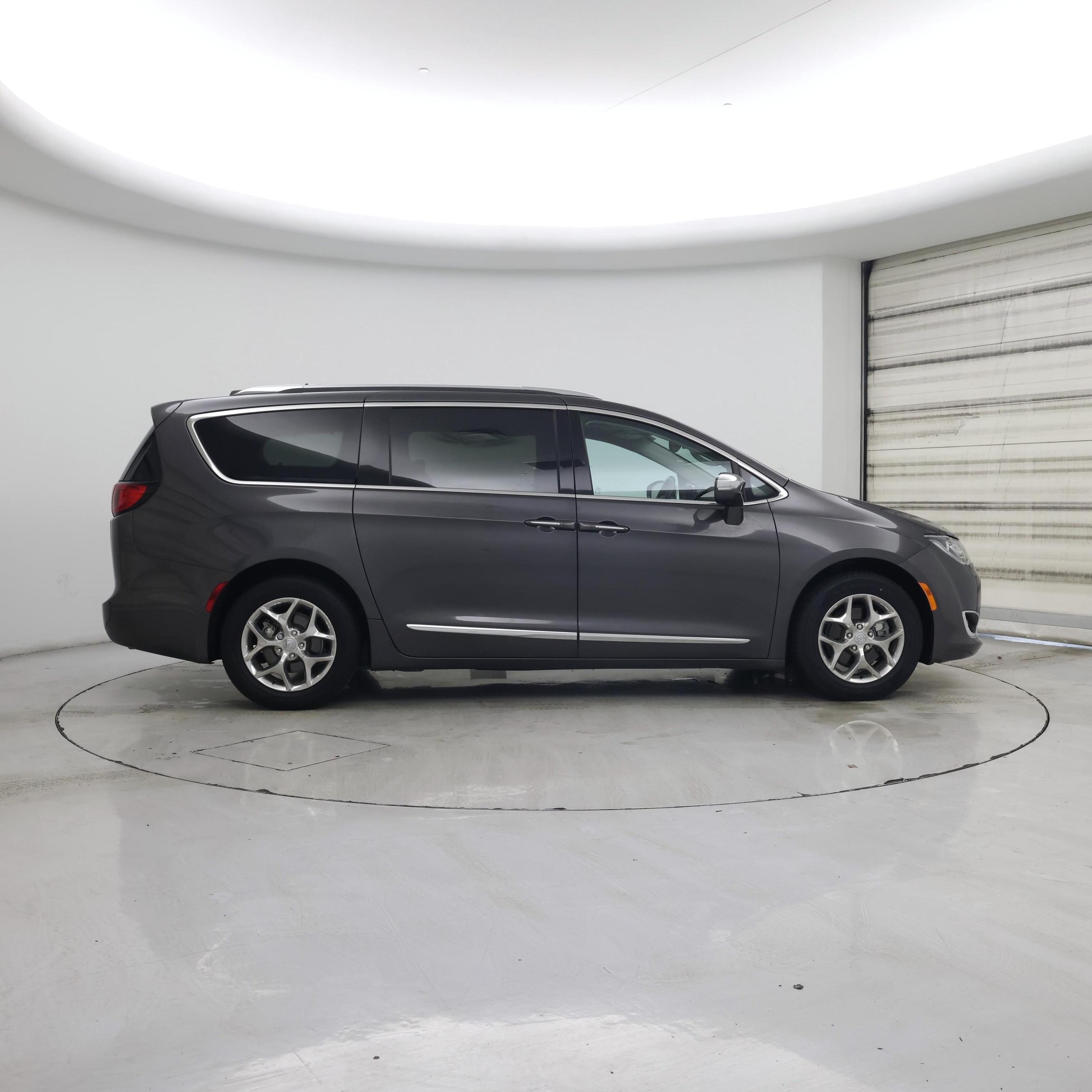 Thumbnail: 2017 Chrysler Pacifica - 7