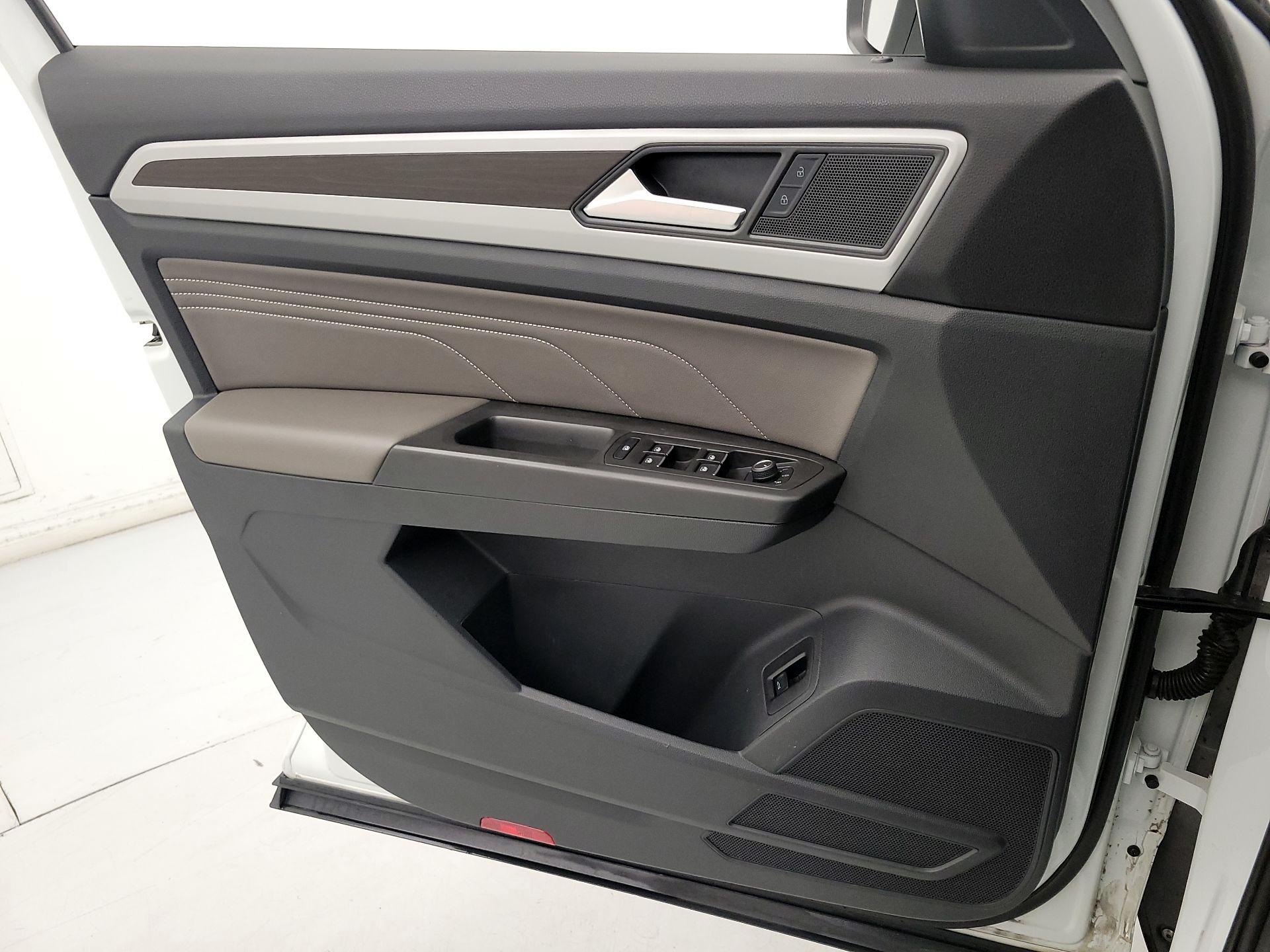 Thumbnail: 2022 Volkswagen Atlas - 12