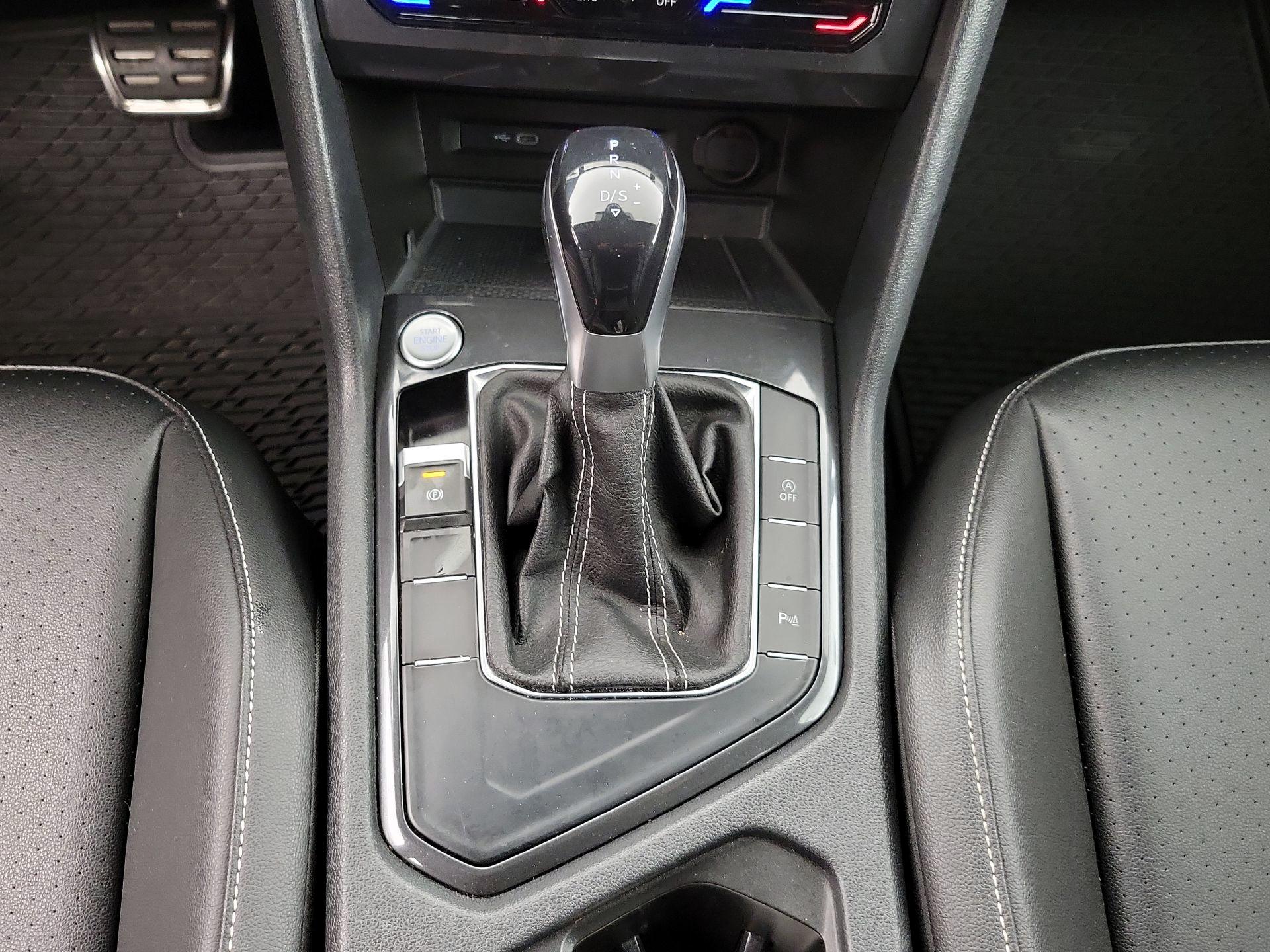 Thumbnail: 2022 Volkswagen Tiguan - 17