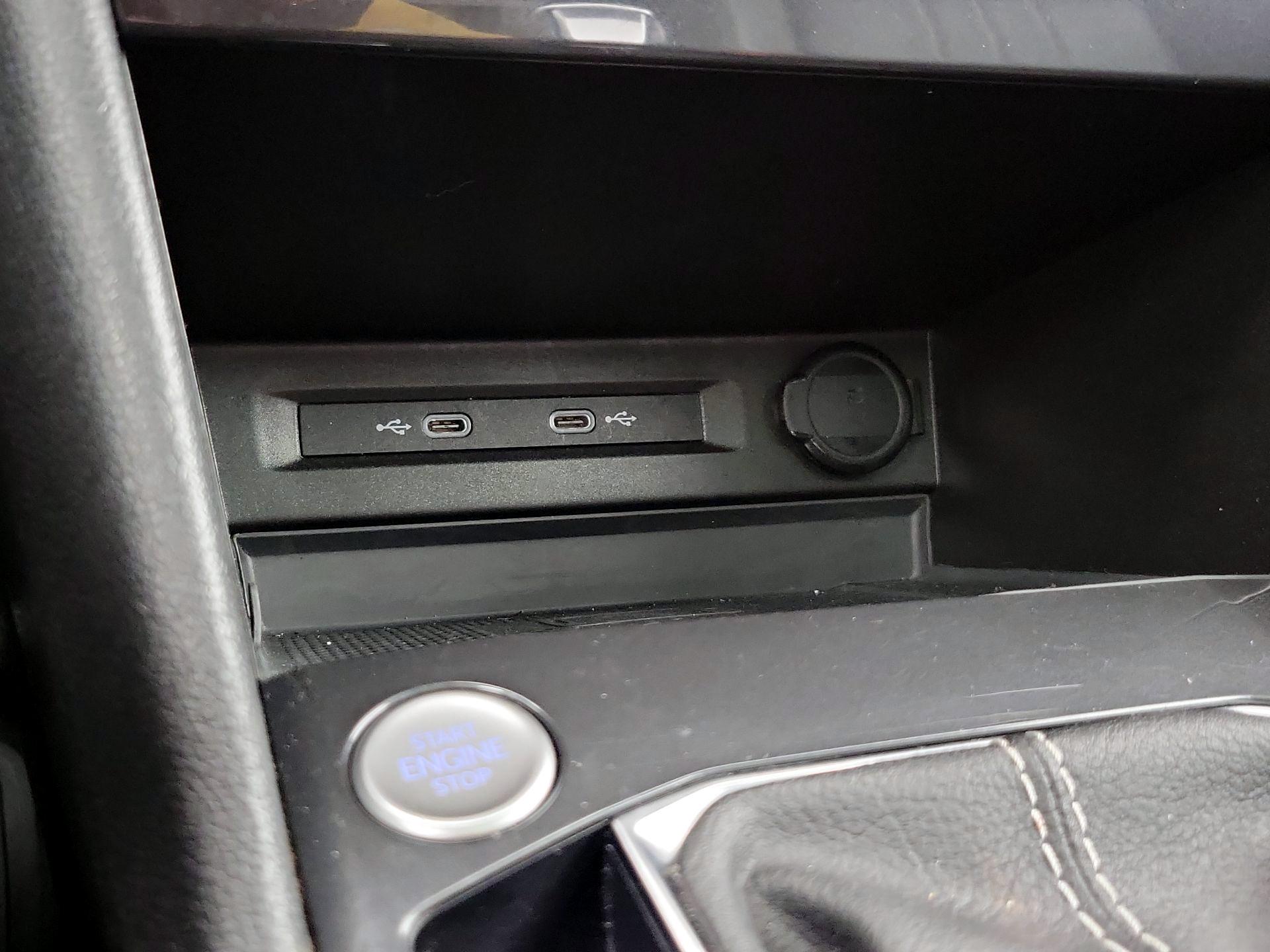 Thumbnail: 2022 Volkswagen Tiguan - 18