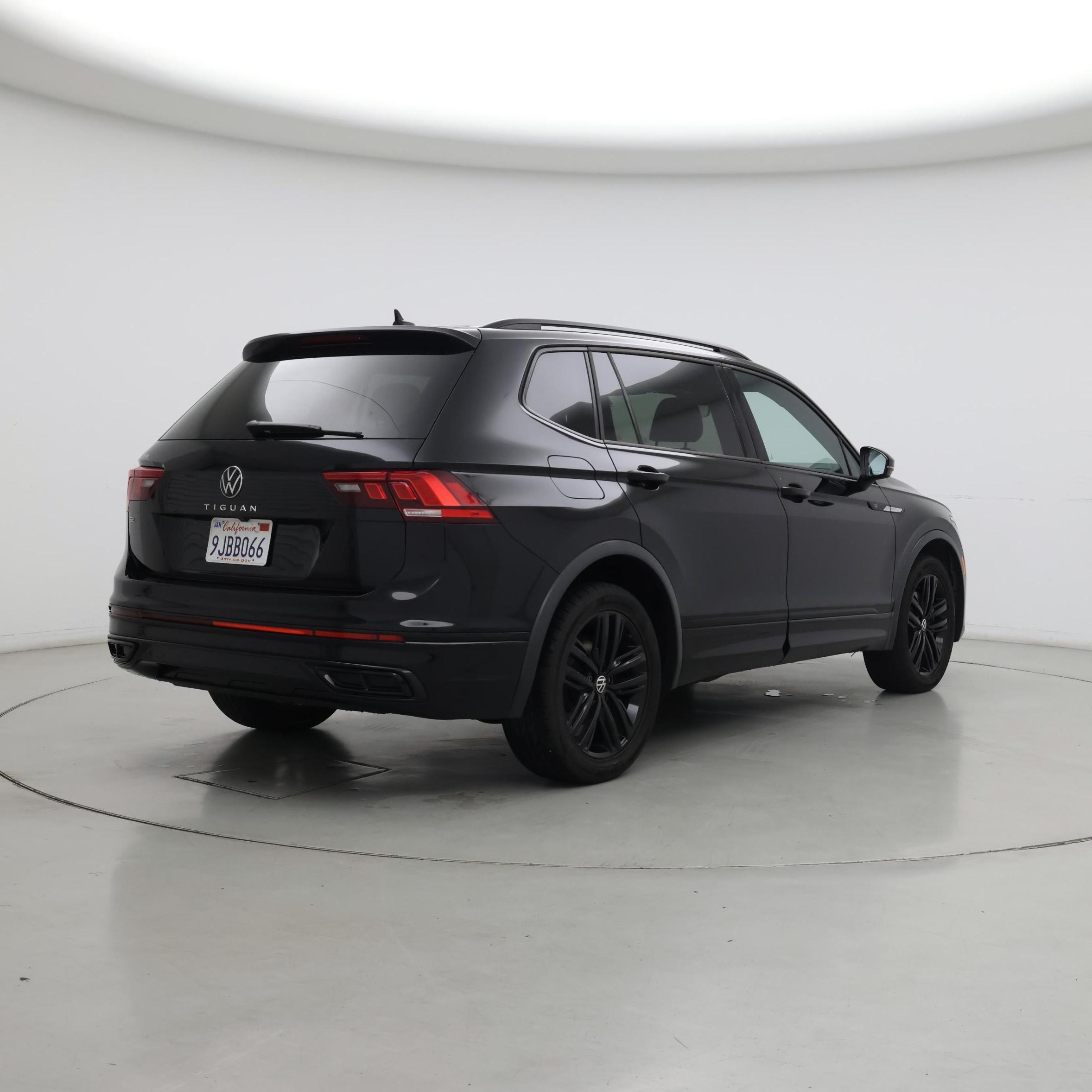 Thumbnail: 2022 Volkswagen Tiguan - 8