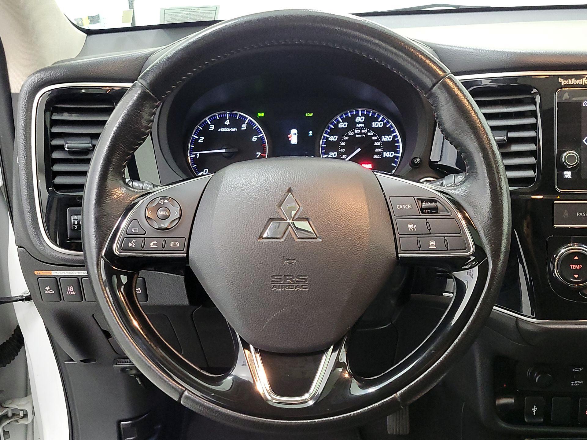 Thumbnail: 2019 Mitsubishi Outlander - 10