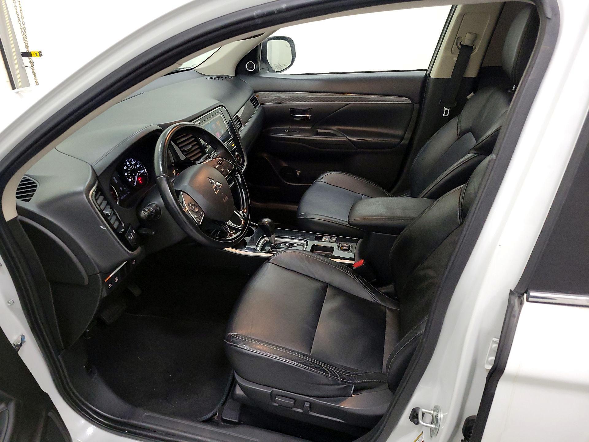 Thumbnail: 2019 Mitsubishi Outlander - 11