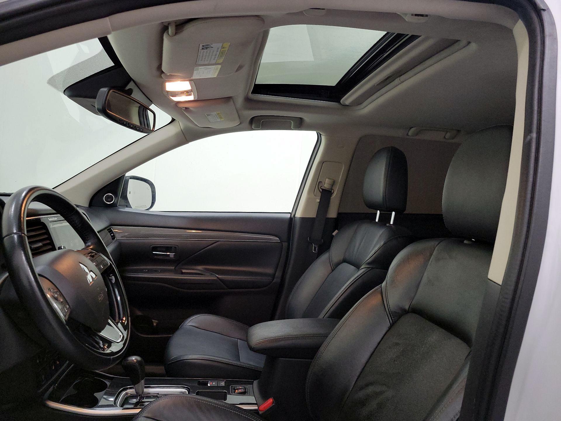 Thumbnail: 2019 Mitsubishi Outlander - 18