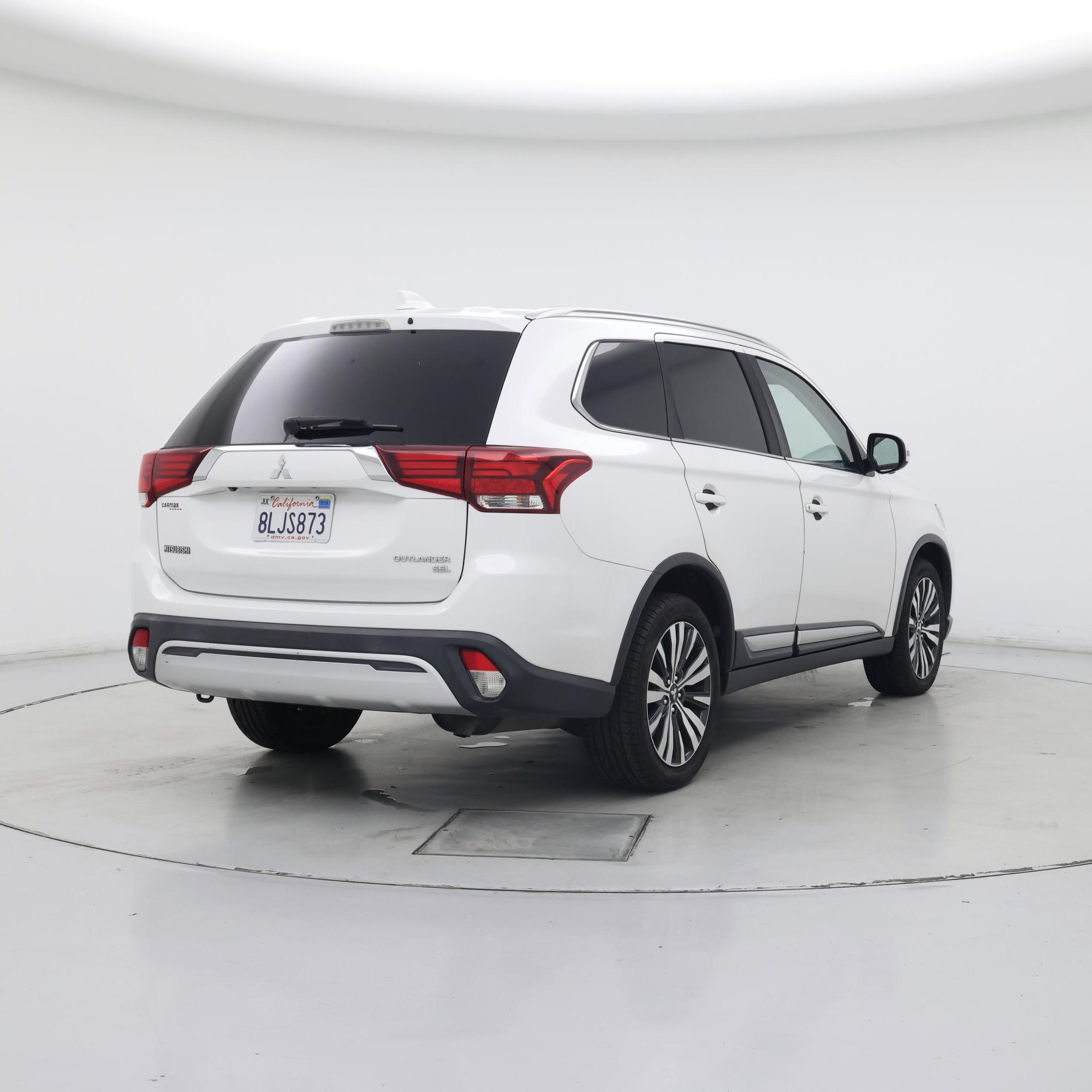 Thumbnail: 2019 Mitsubishi Outlander - 8