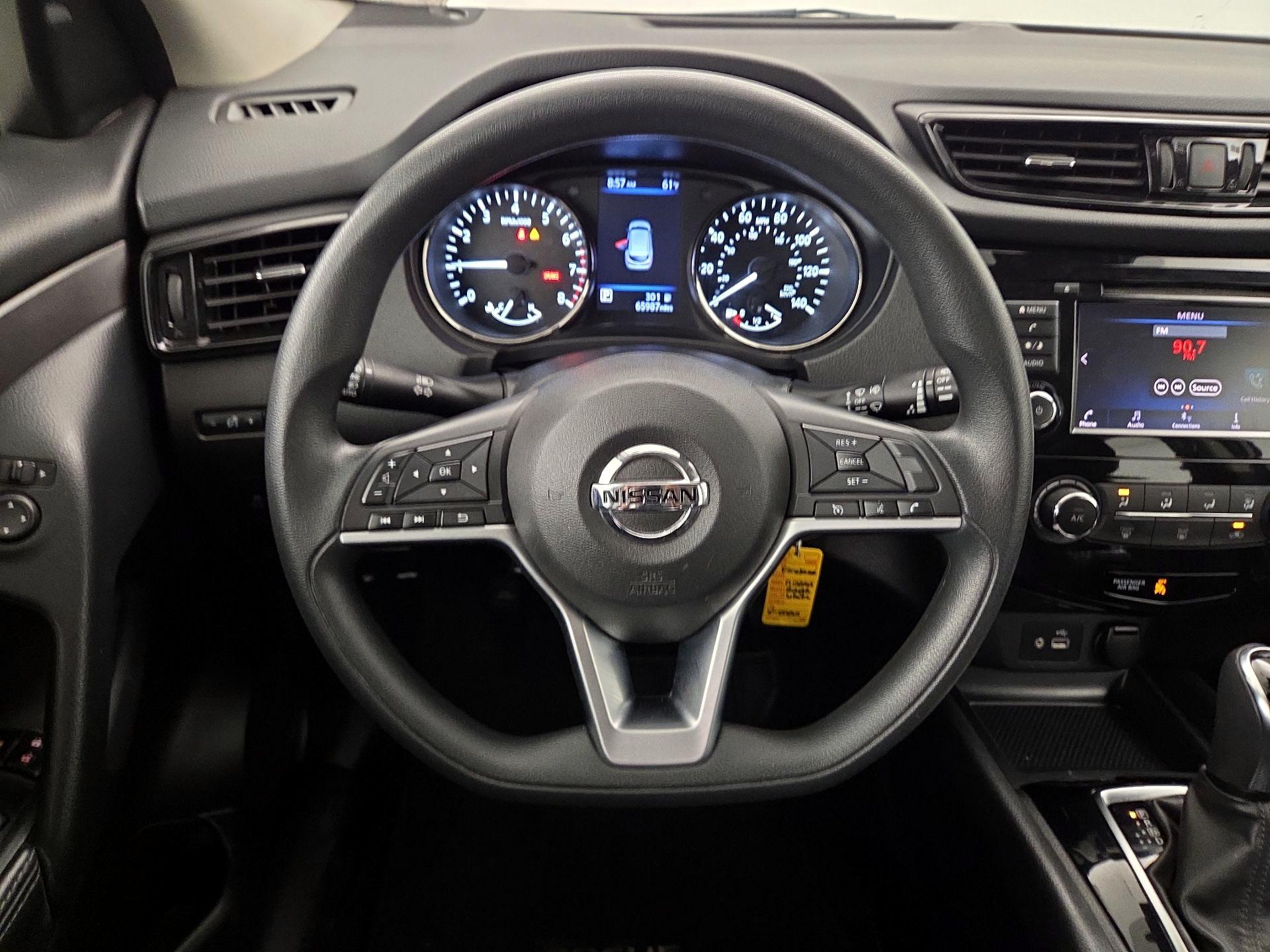 Thumbnail: 2021 Nissan Rogue Sport - 10