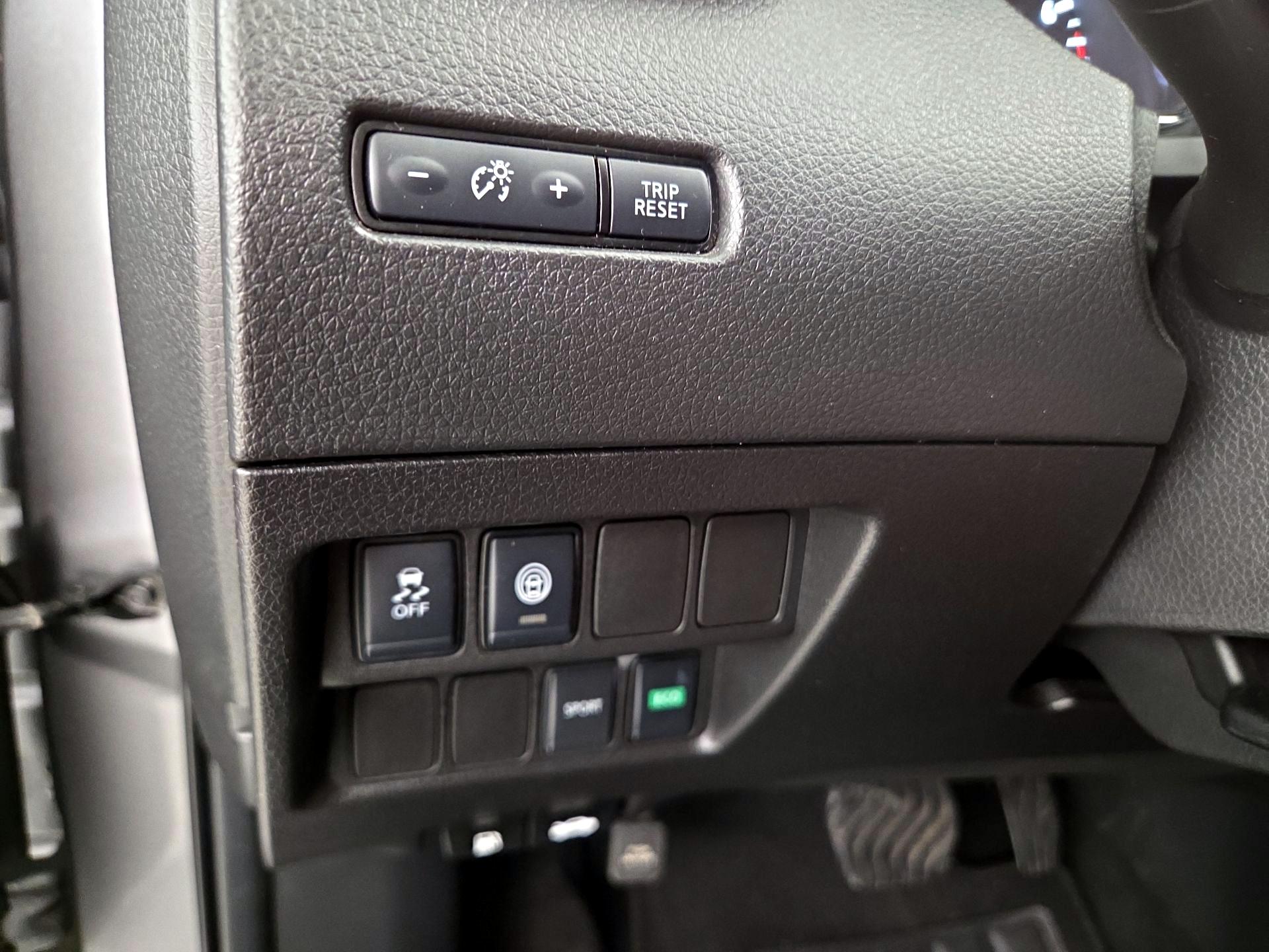 Thumbnail: 2021 Nissan Rogue Sport - 13