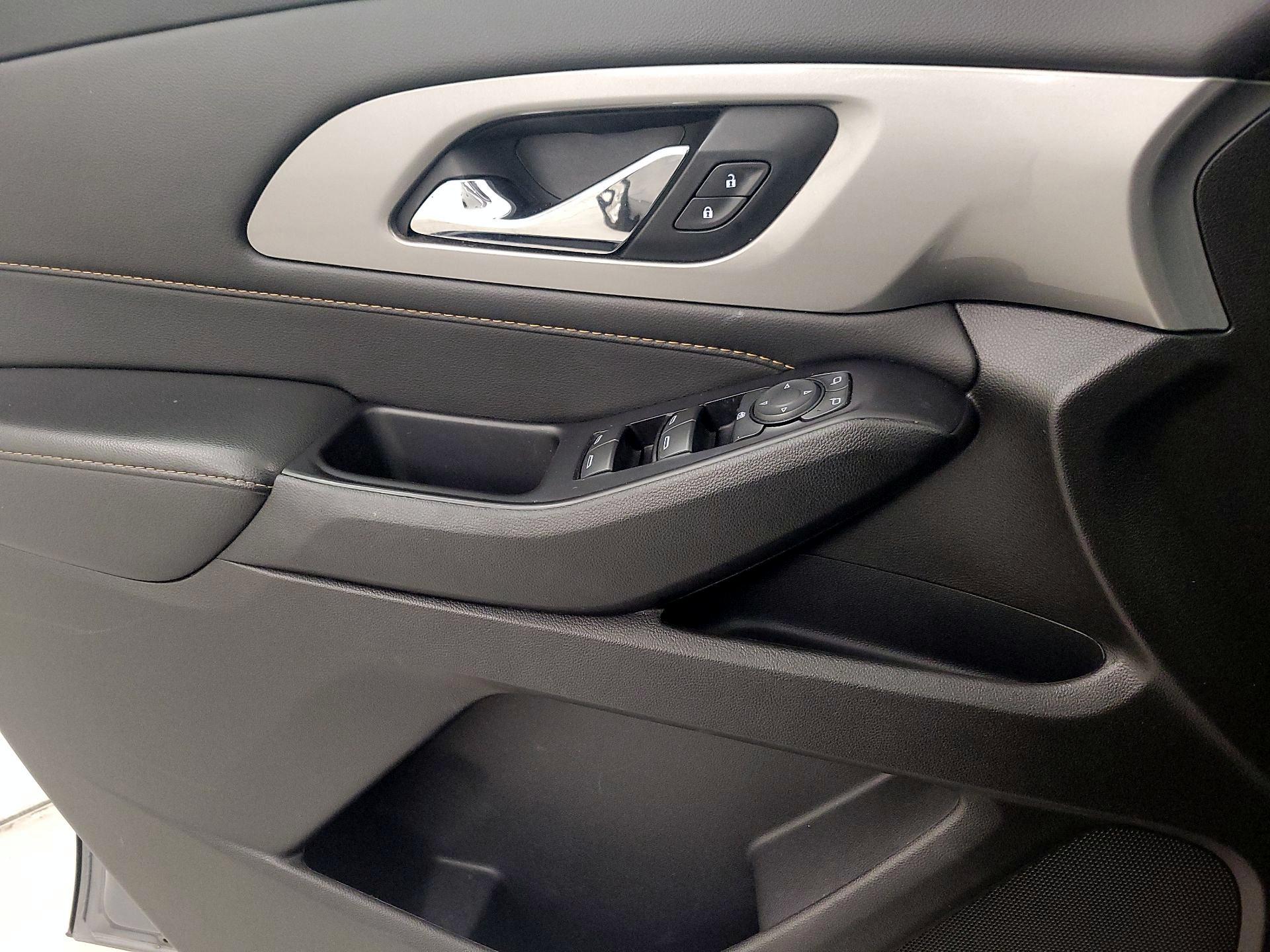 Thumbnail: 2020 Chevrolet Traverse - 12