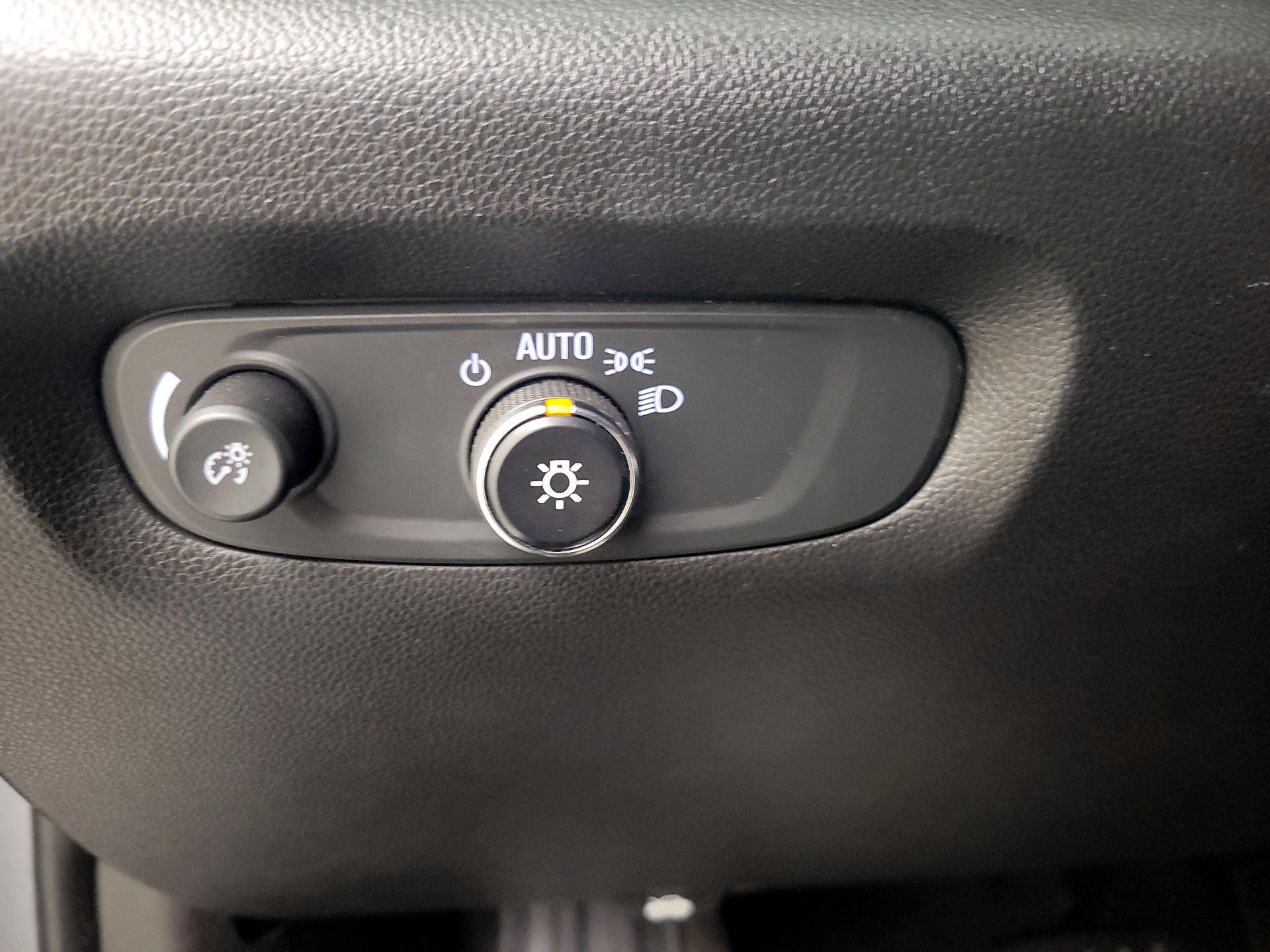 Thumbnail: 2020 Chevrolet Traverse - 13