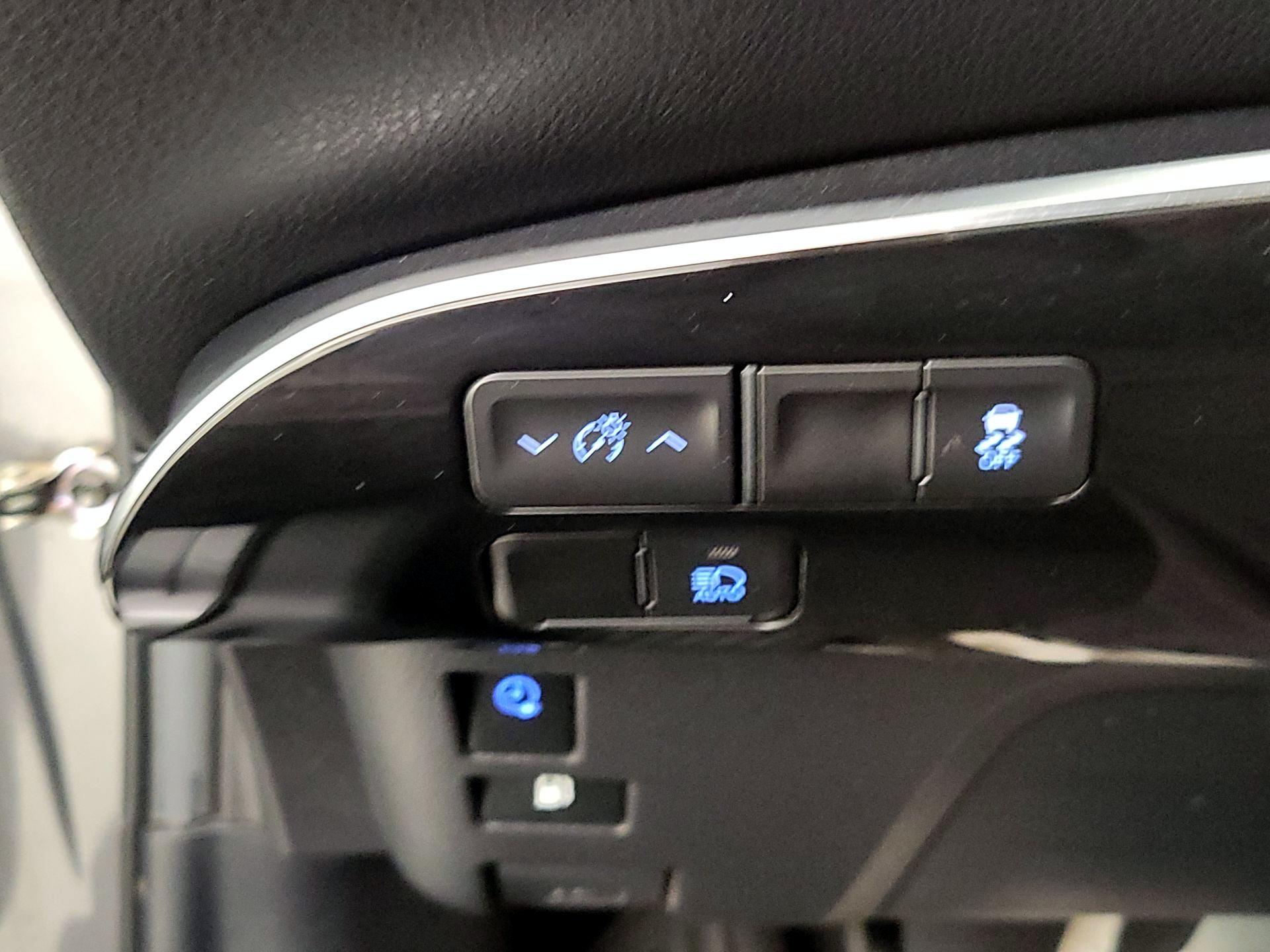 Thumbnail: 2020 Toyota Prius Prime - 13