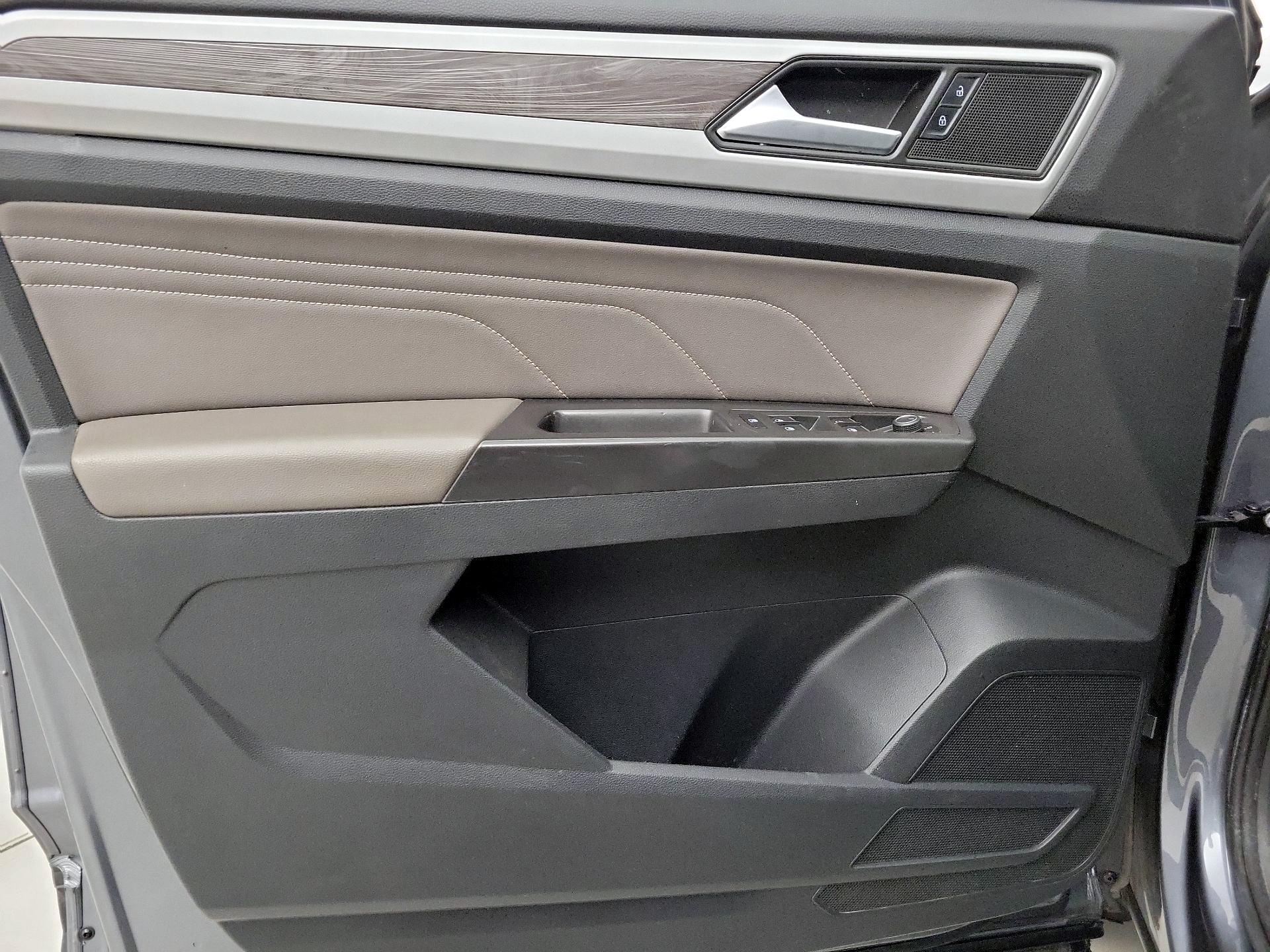 Thumbnail: 2022 Volkswagen Atlas - 12