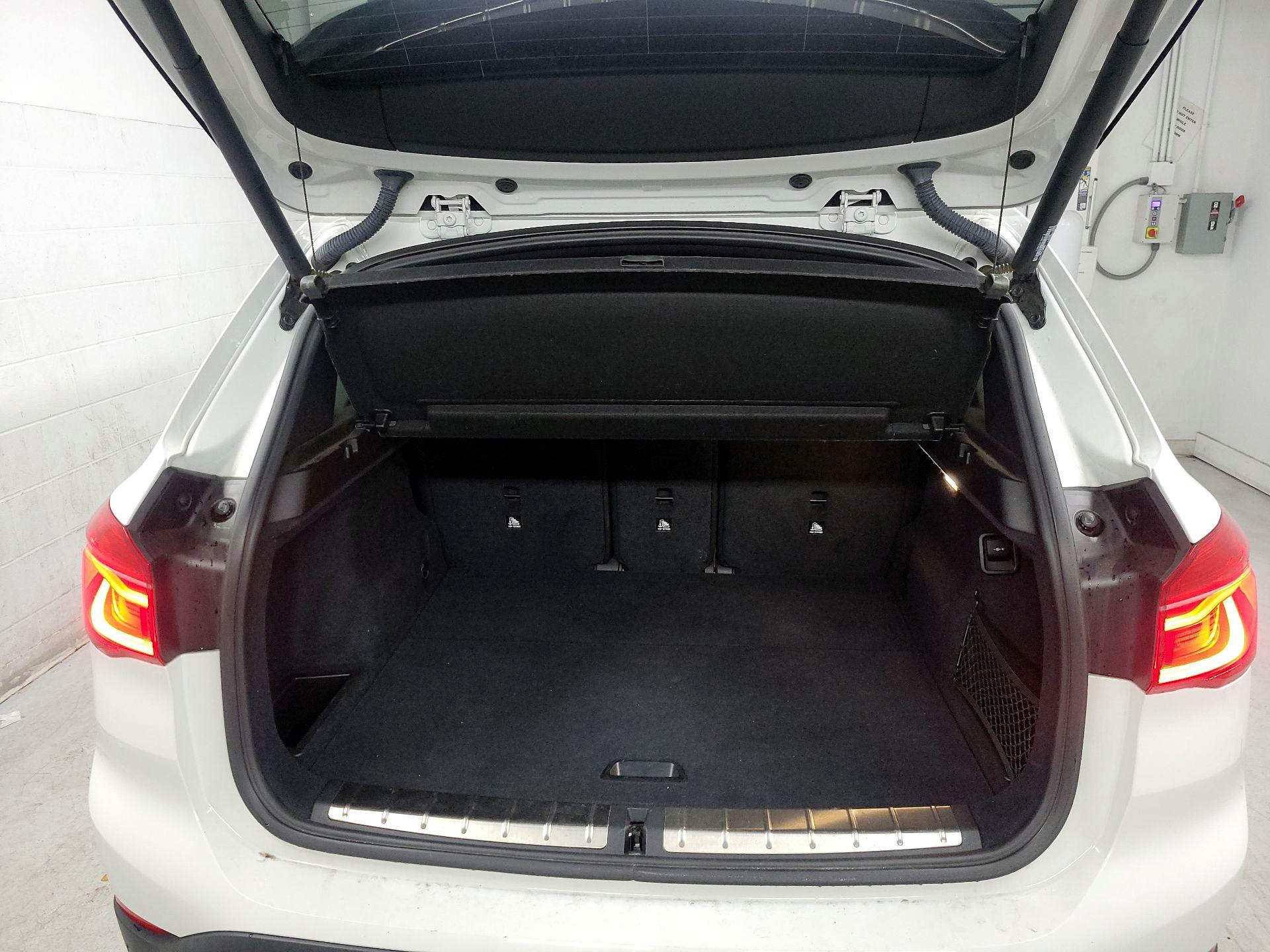 Thumbnail: 2017 BMW X1 - 16