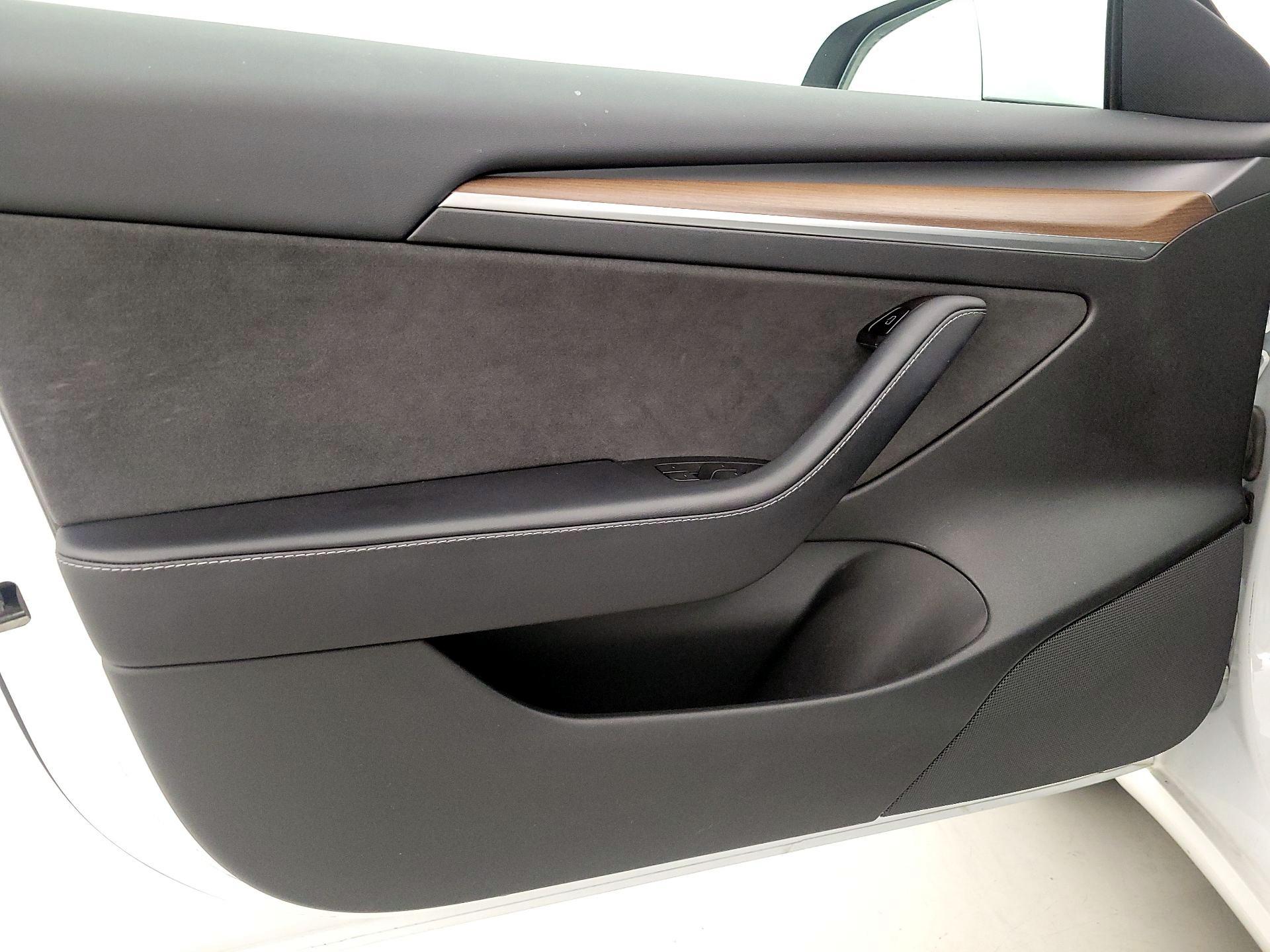 Thumbnail: 2022 Tesla Model 3 - 12