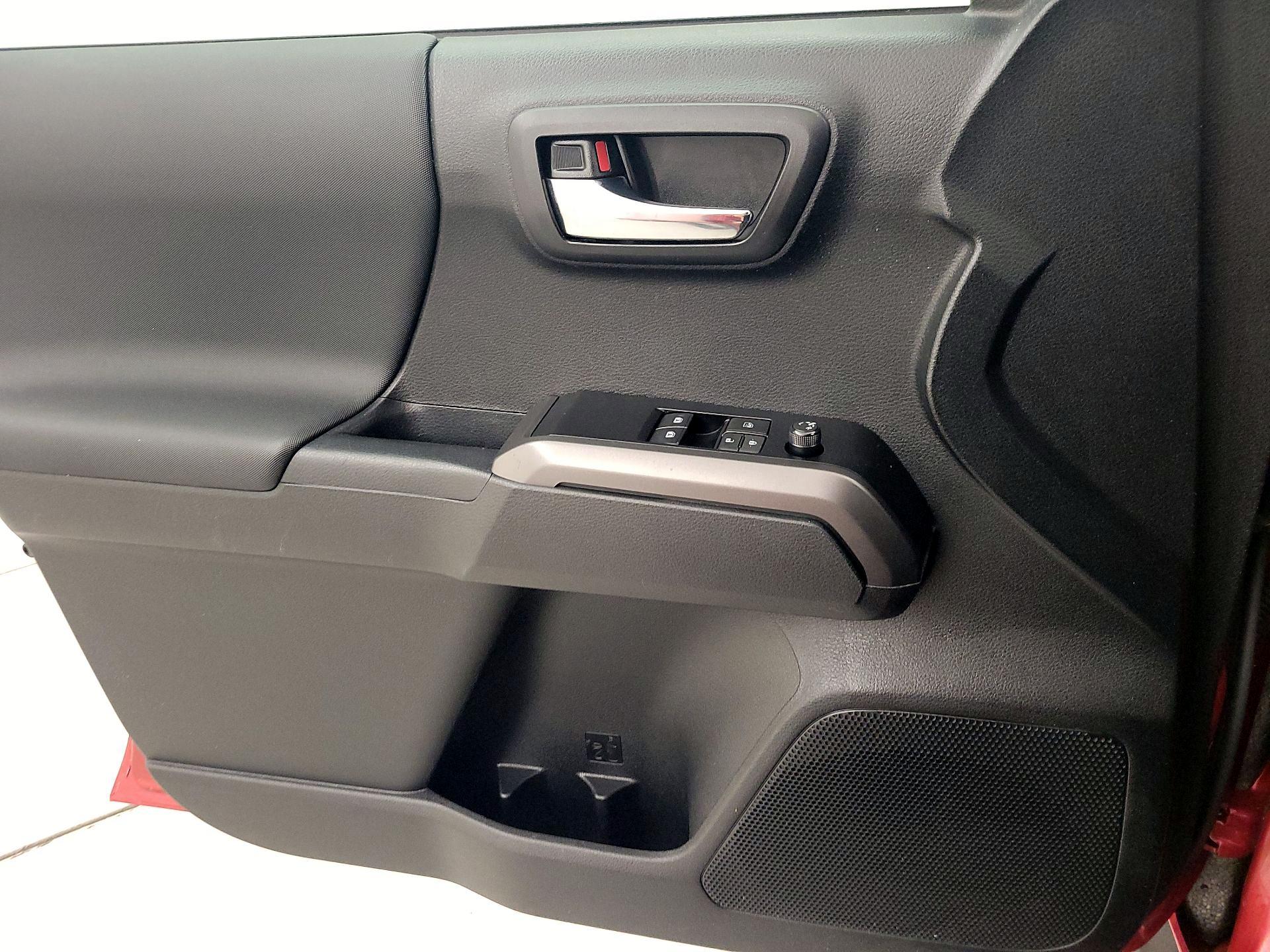 Thumbnail: 2022 Toyota Tacoma - 12