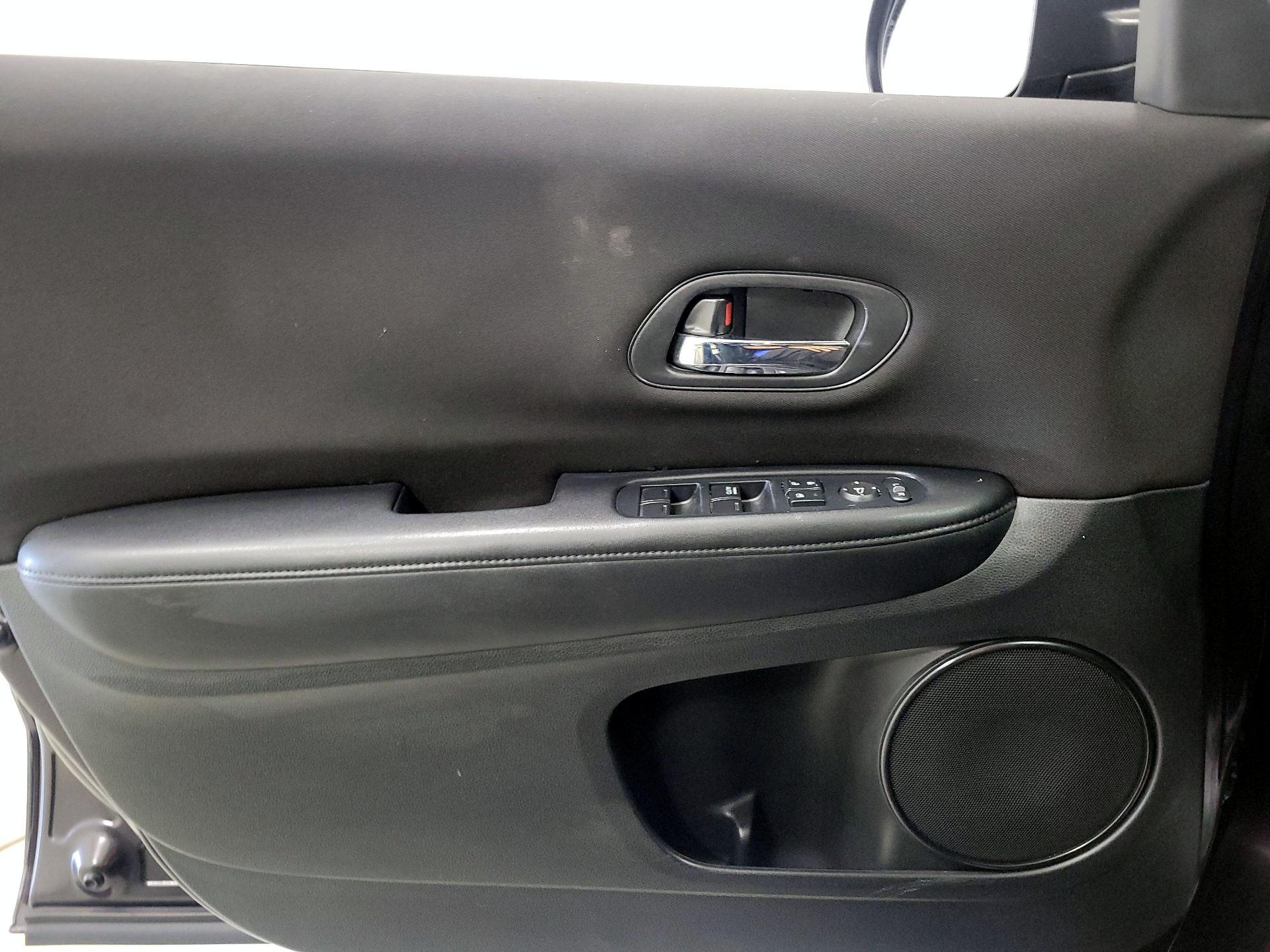 Thumbnail: 2016 Honda HR-V - 12