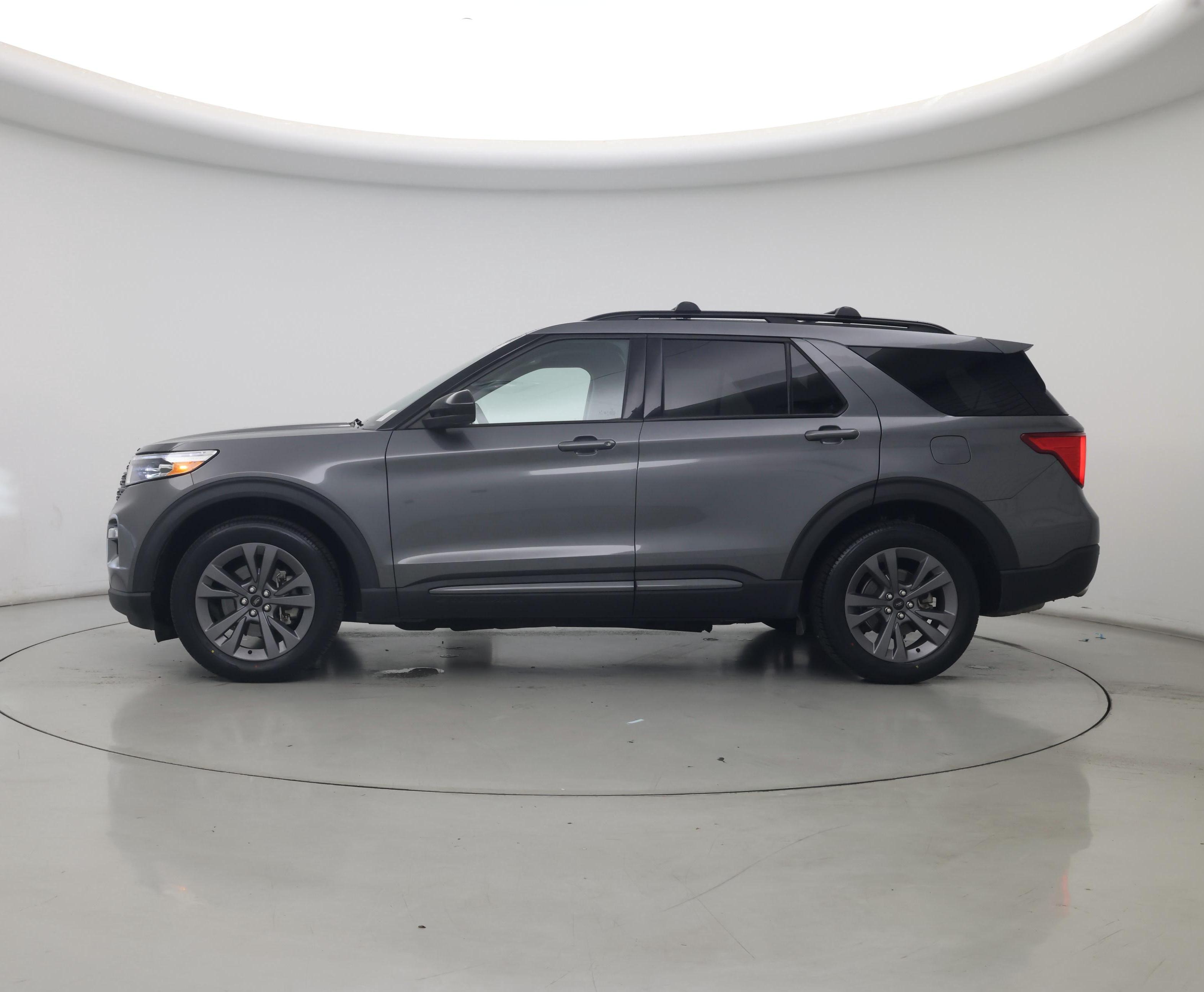 Thumbnail: 2022 Ford Explorer - 3