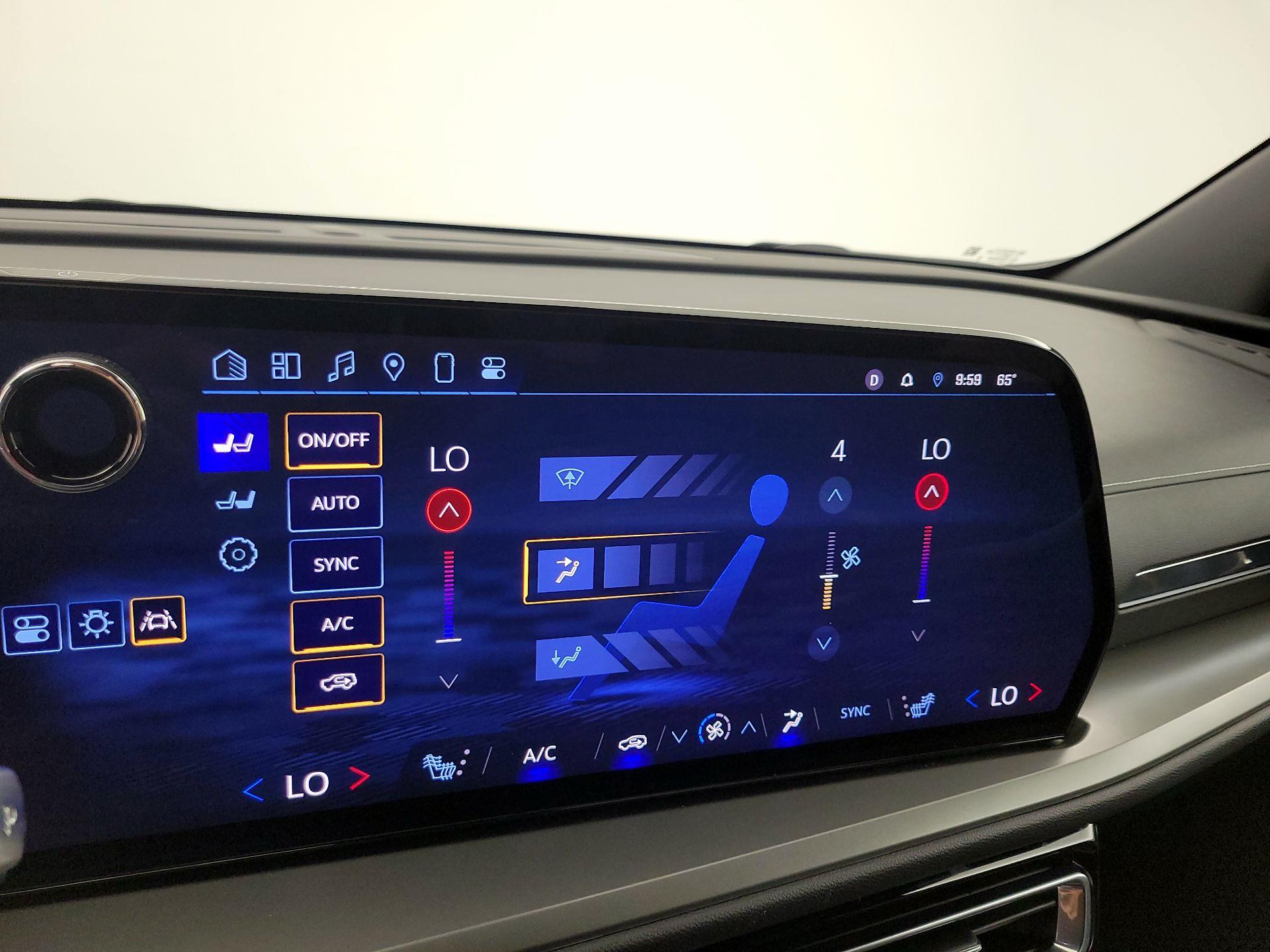 Thumbnail: 2025 Chevrolet Traverse - 16