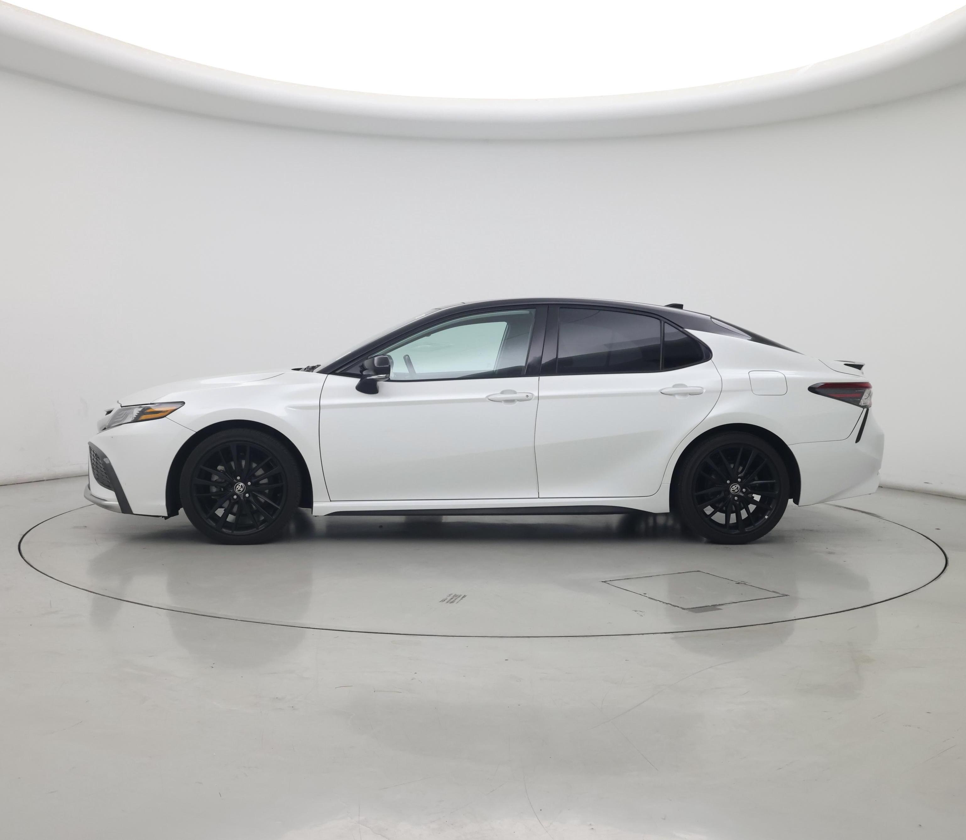 Thumbnail: 2021 Toyota Camry - 3