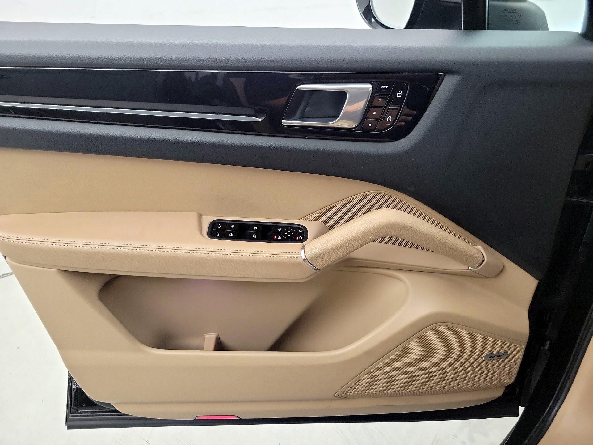 Thumbnail: 2021 Porsche Cayenne - 12