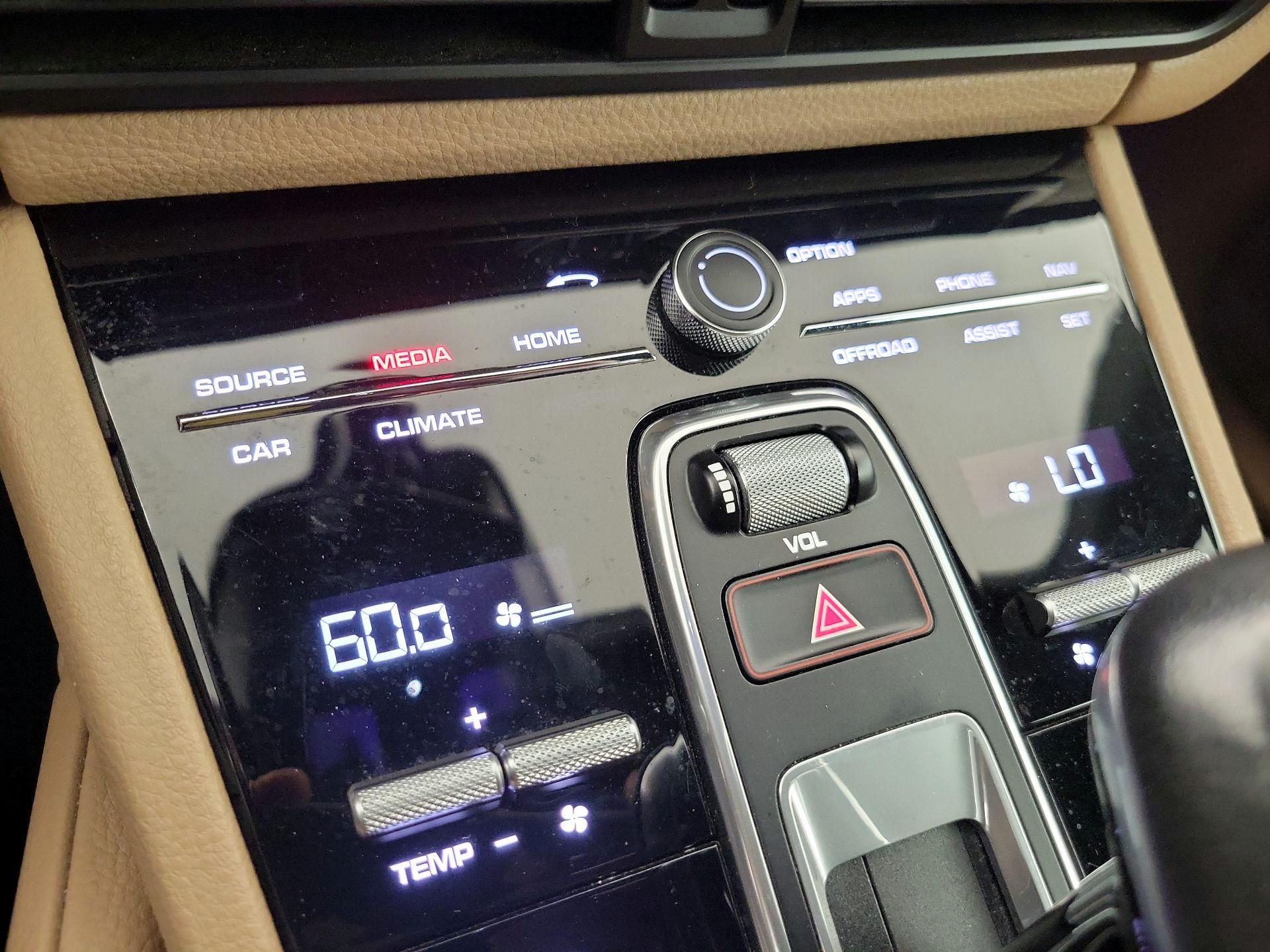 Thumbnail: 2021 Porsche Cayenne - 17