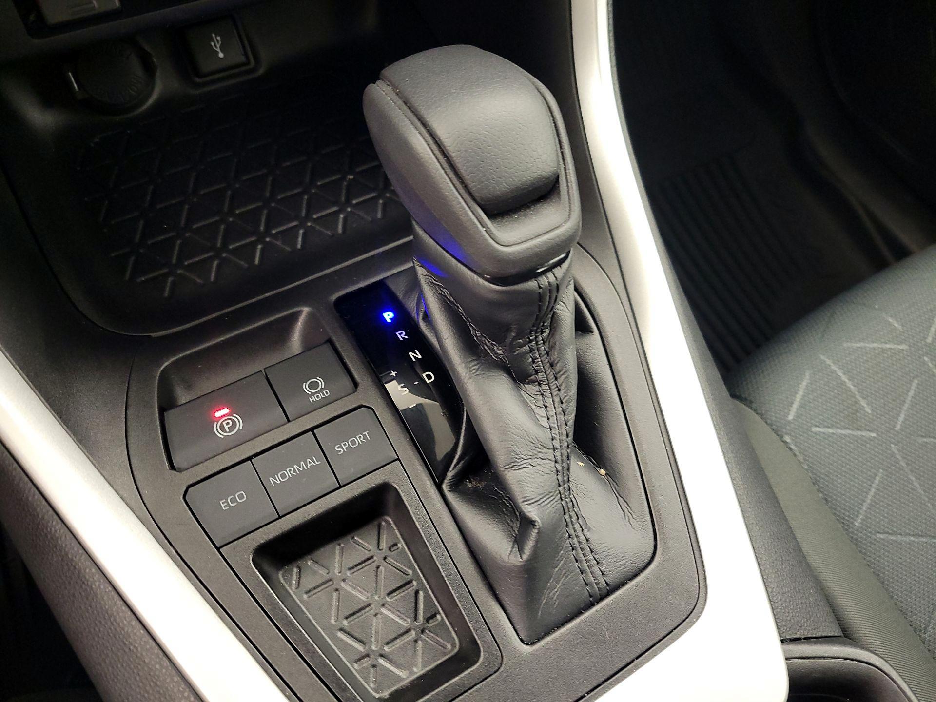 Thumbnail: 2022 Toyota RAV4 - 17