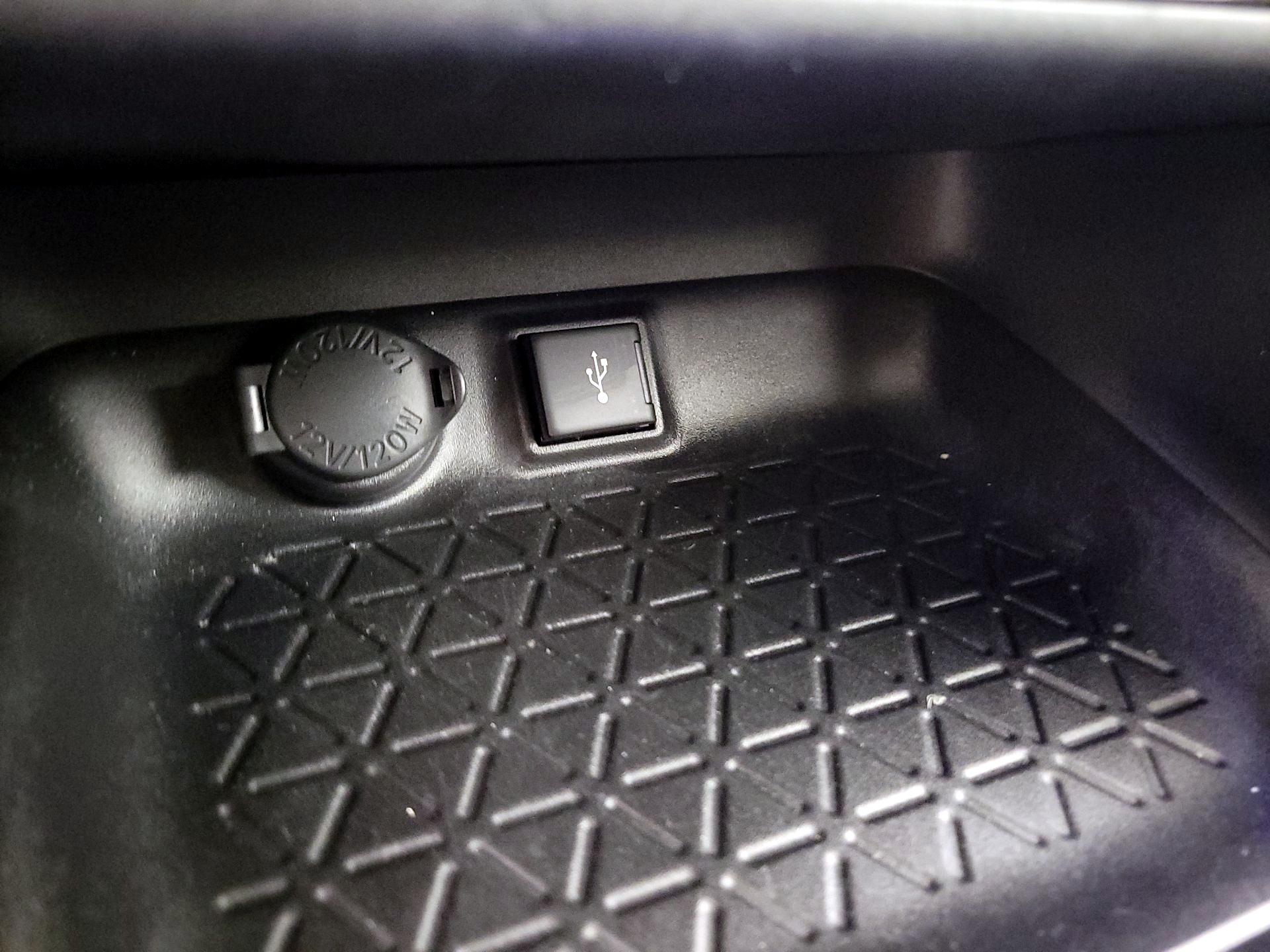 Thumbnail: 2022 Toyota RAV4 - 18